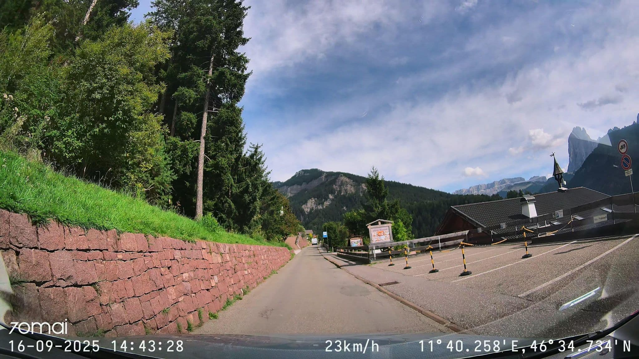 Street view near Cesa Sassela, Ortisei — © doriel (CC BY-SA · Mapillary)