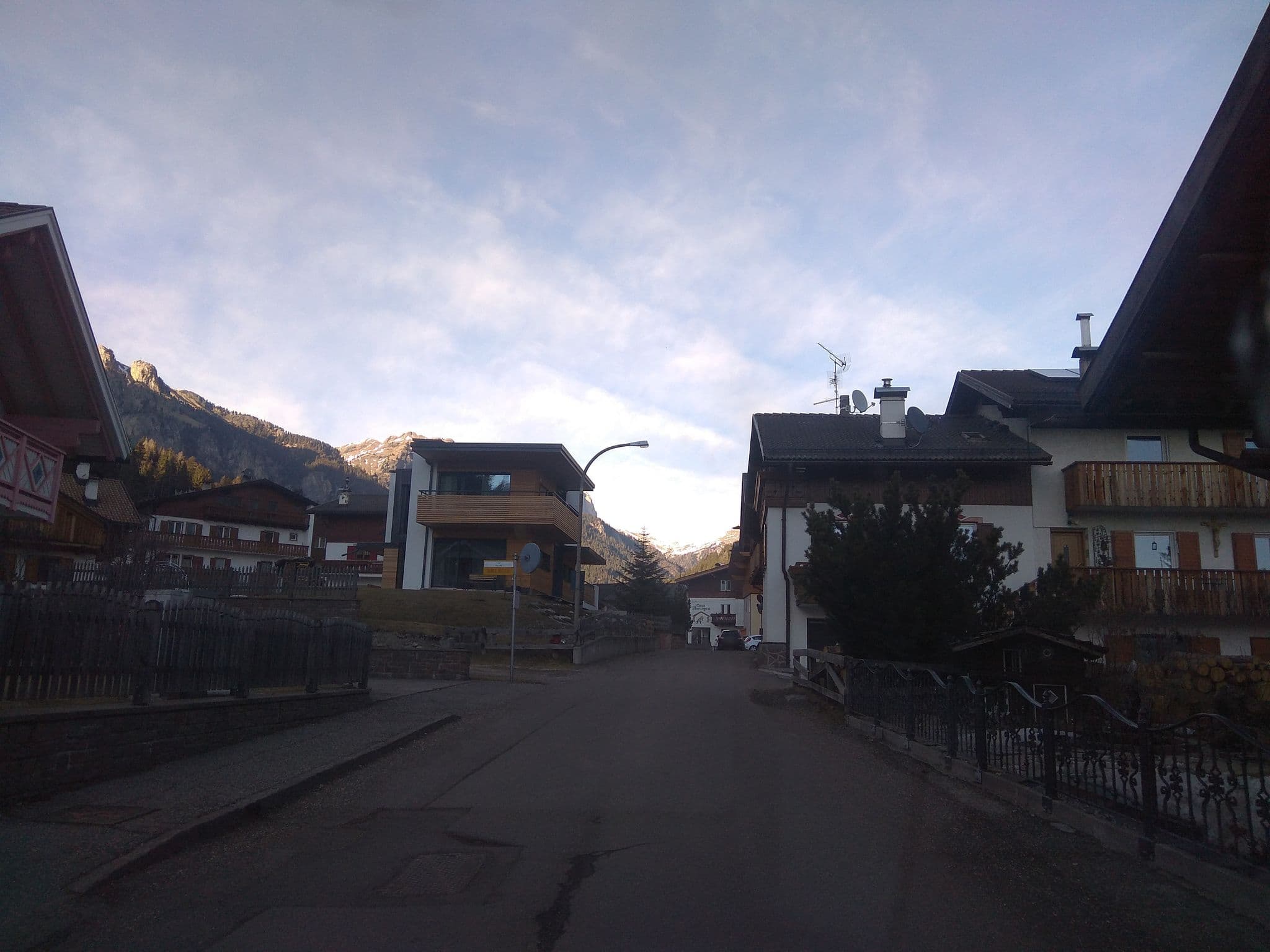 Street view near Villetta Giumella, Pozza di Fassa — © silviopen (CC BY-SA · Mapillary)