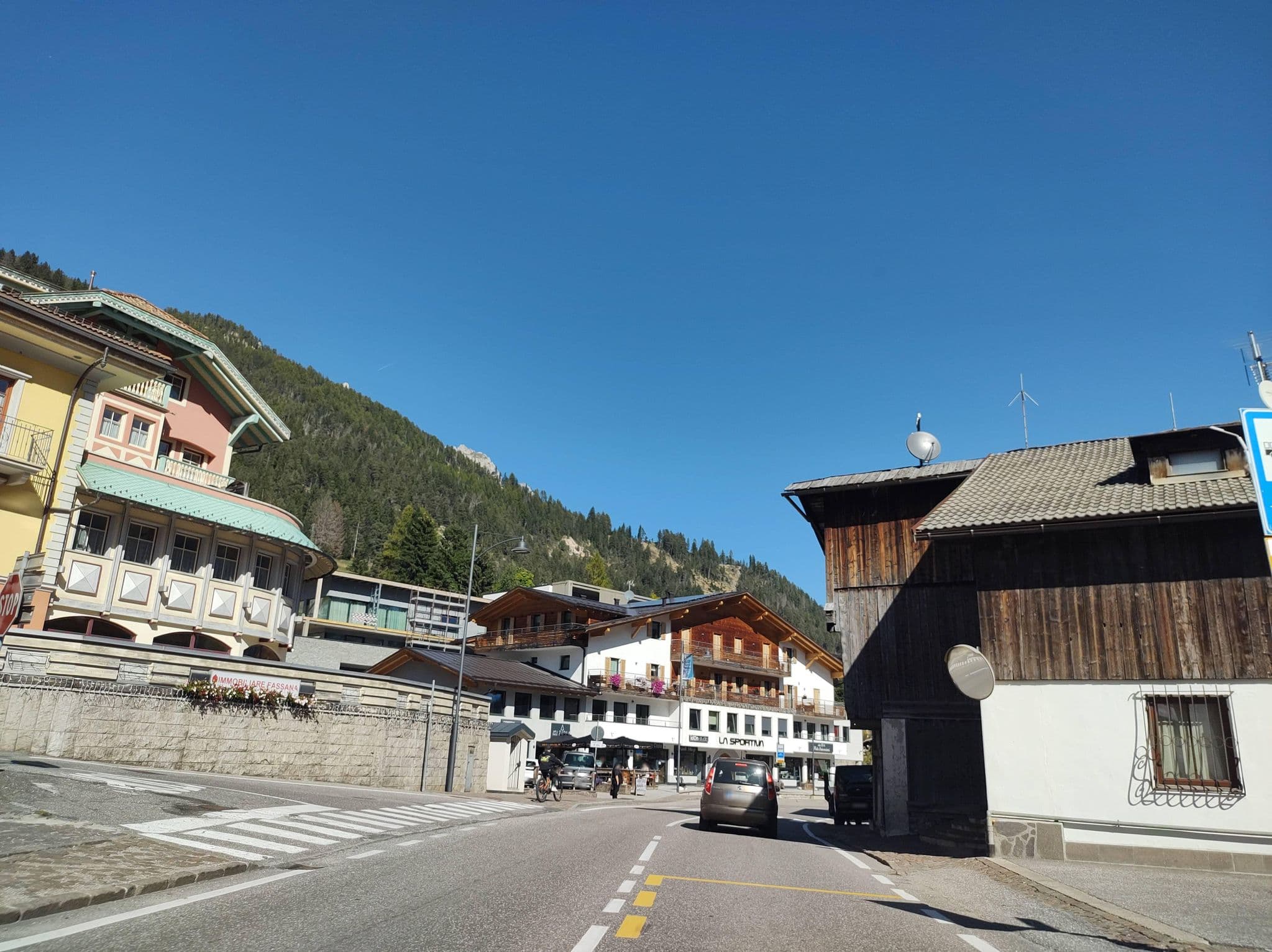 Street view near Residence Azzurra, Pozza di Fassa — © thetornado76 (CC BY-SA · Mapillary)