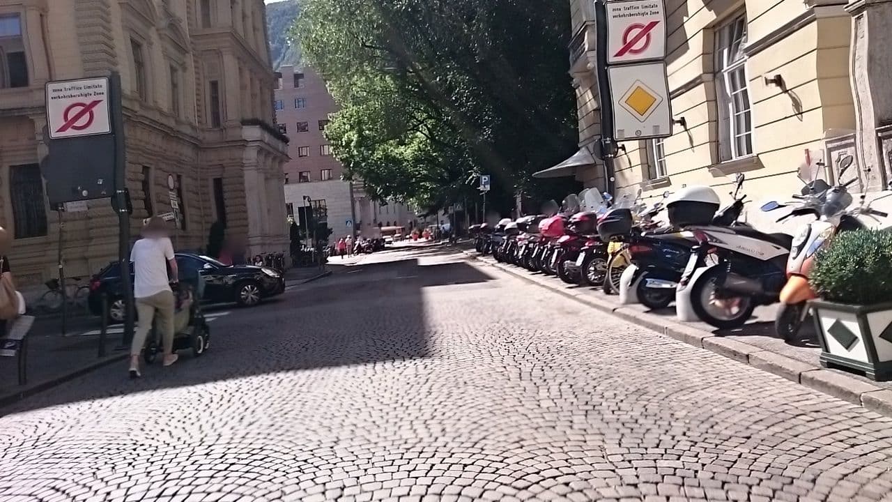 Street view near Laurin Pool, Bolzano — © voschix (CC BY-SA · Mapillary)