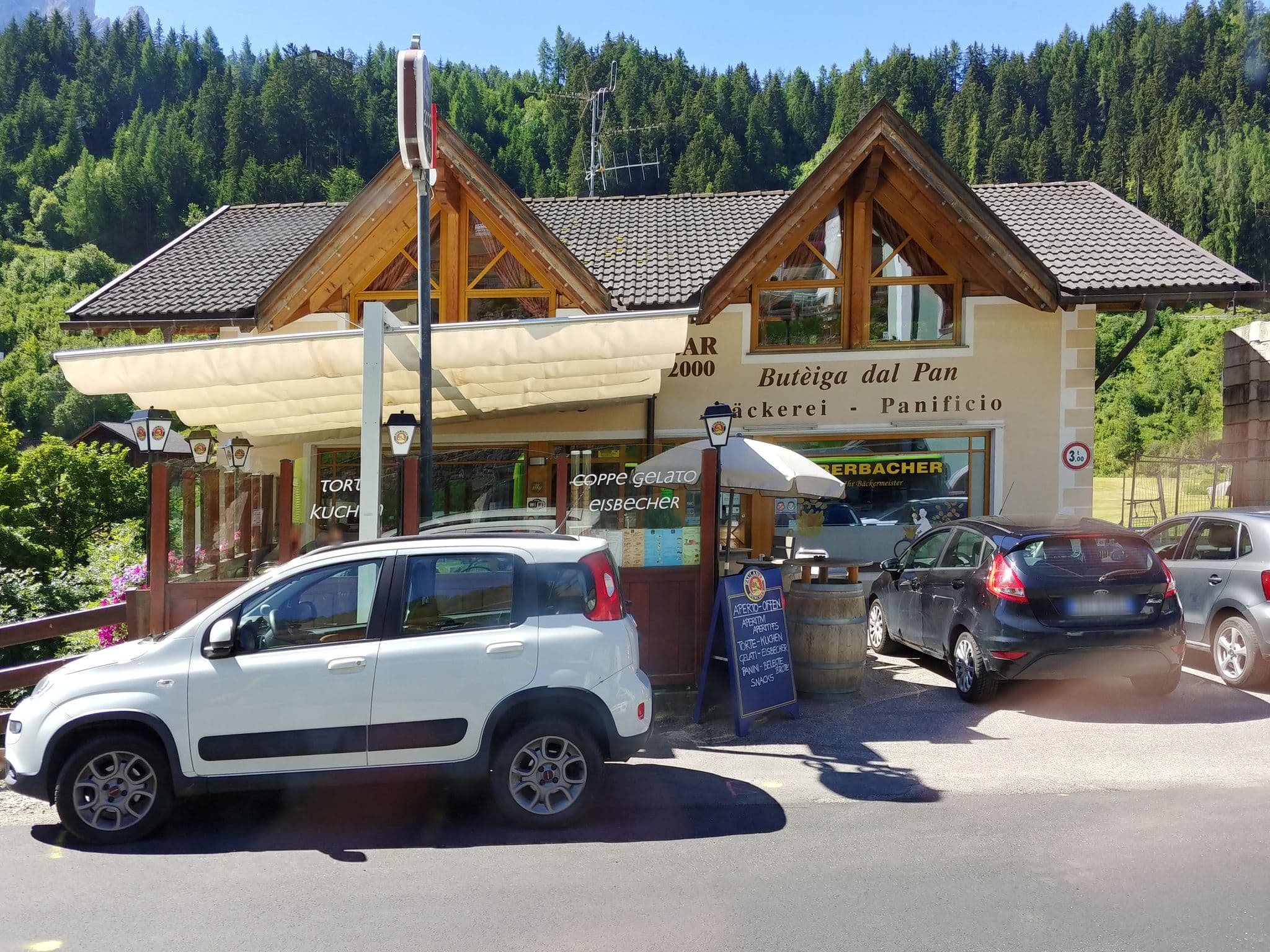 Street view near Hotel Carmen di Perathoner Martina e C. SNC, Santa Cristina Valgardena — © highlander (CC BY-SA · Mapillary)