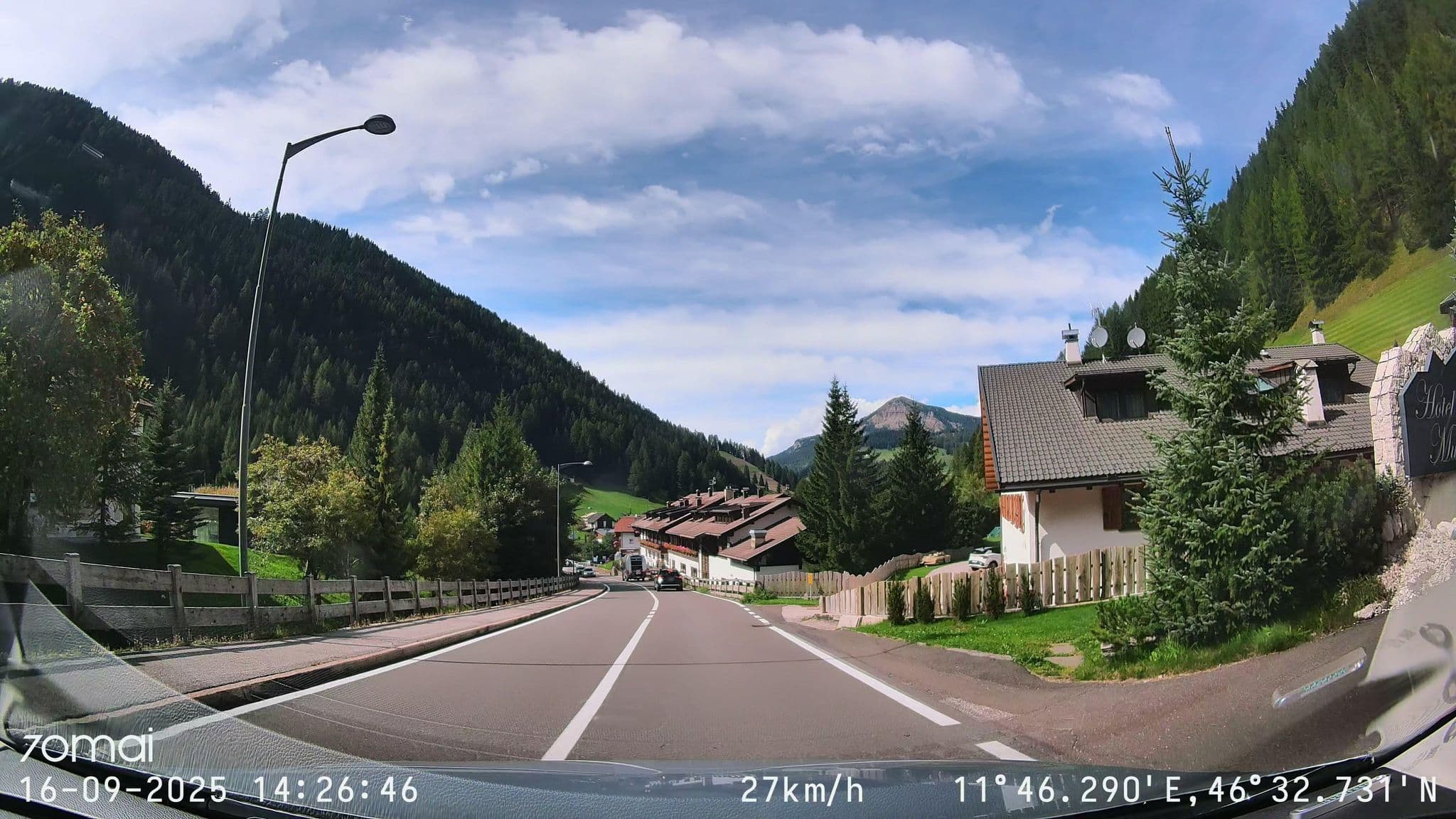 Street view near Kosbell Muljac SNC di Kostner Georg & Co, Selva — © doriel (CC BY-SA · Mapillary)