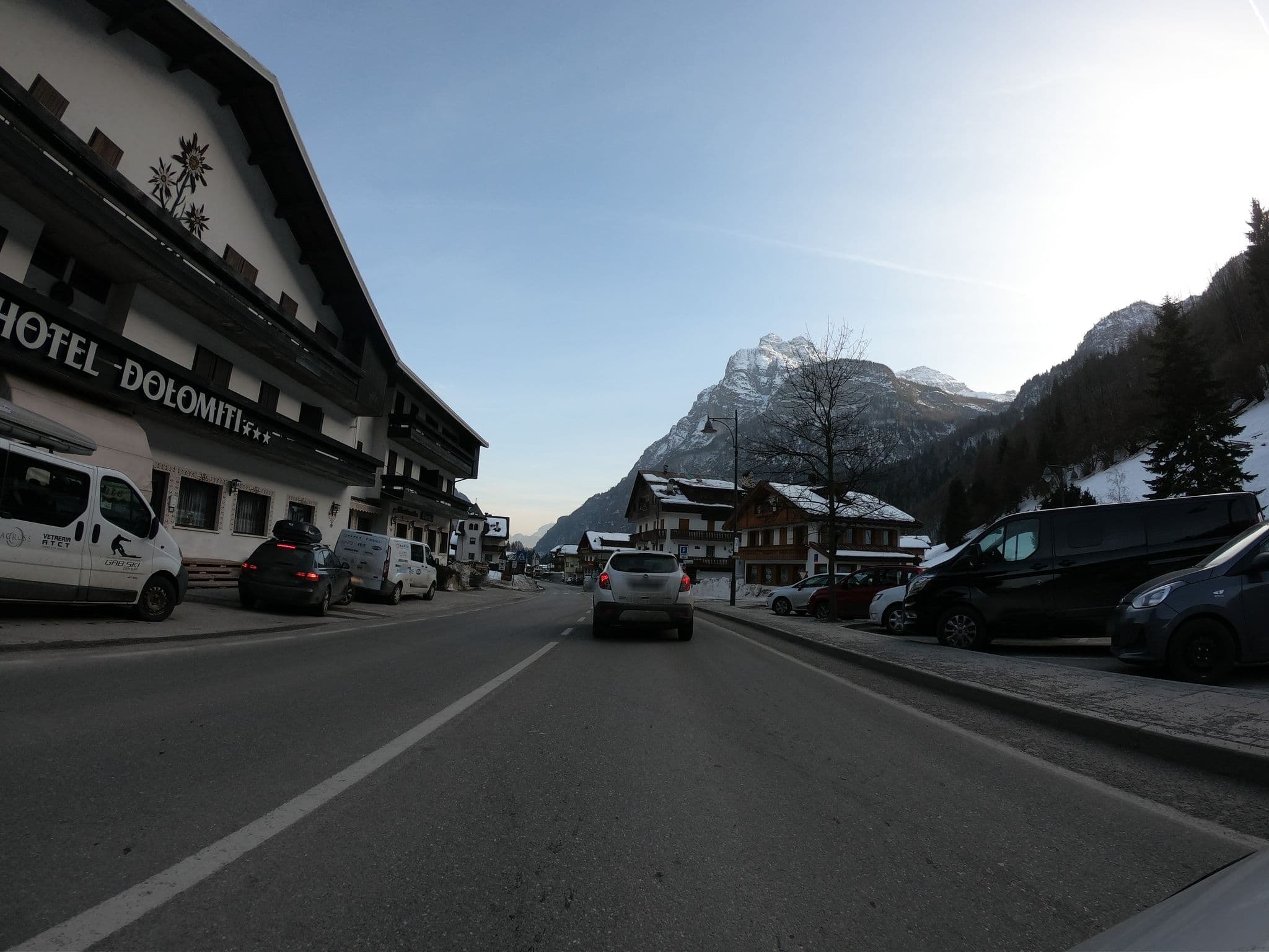 Street view near Albergo Ristorante Dolomiti di Faè Marco Guerrino & C. SNC, Cencenighe Agordino — © chrisbeddow (CC BY-SA · Mapillary)