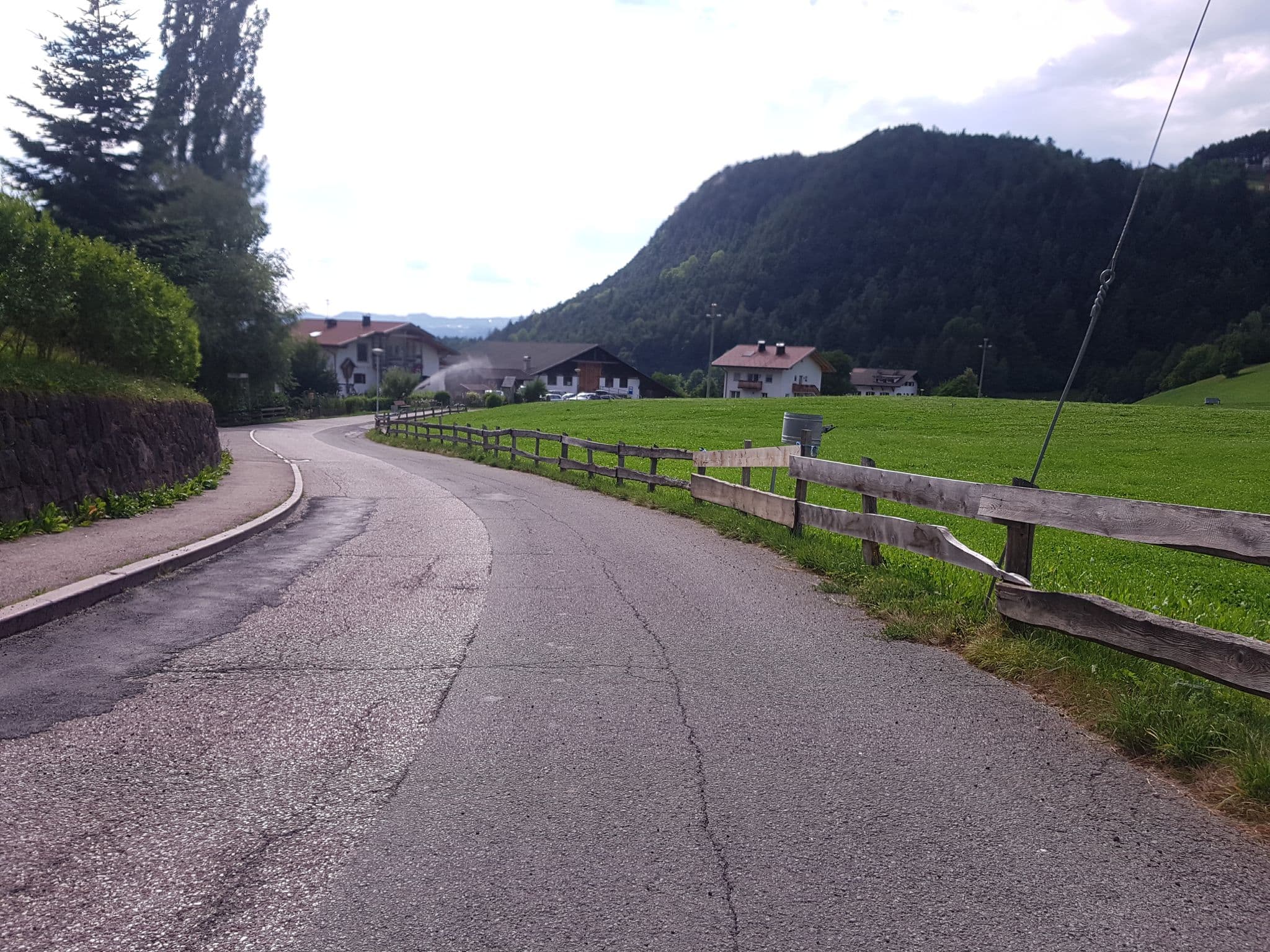 Street view near Albergo Tschoetscherhof Albergo Tschötscherhof, Siusi — © houtari (CC BY-SA · Mapillary)