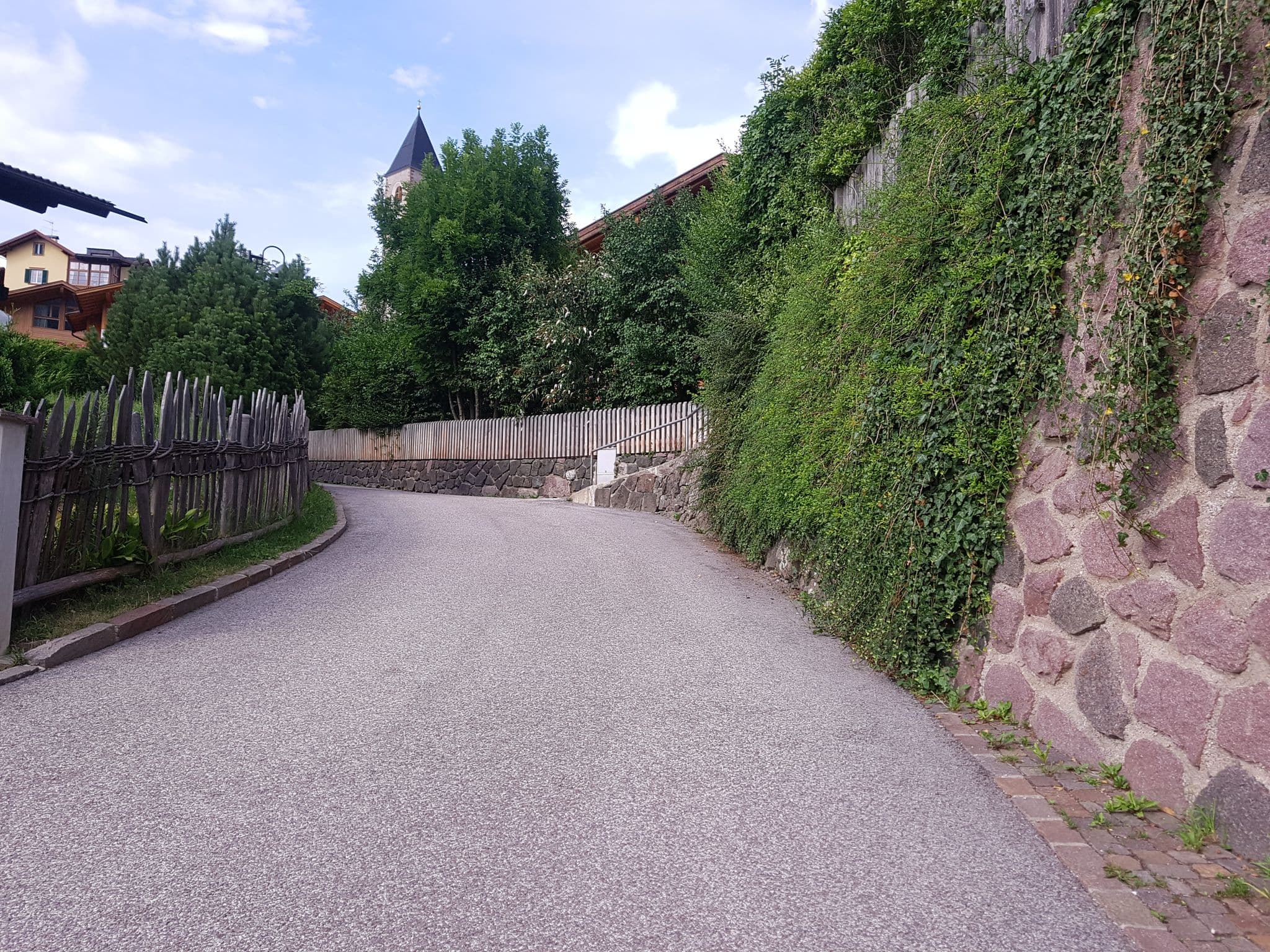 Street view near Haus Bernard, Siusi — © houtari (CC BY-SA · Mapillary)