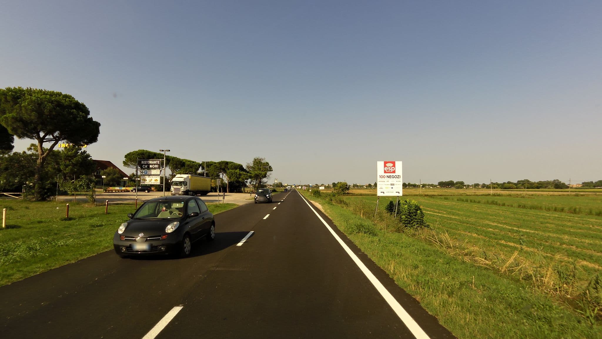 Street view near Hotel e Ga'L F.lli Casadei di Casadei Franco & C. Snc, Pinarella — © czmrtn (CC BY-SA · Mapillary)