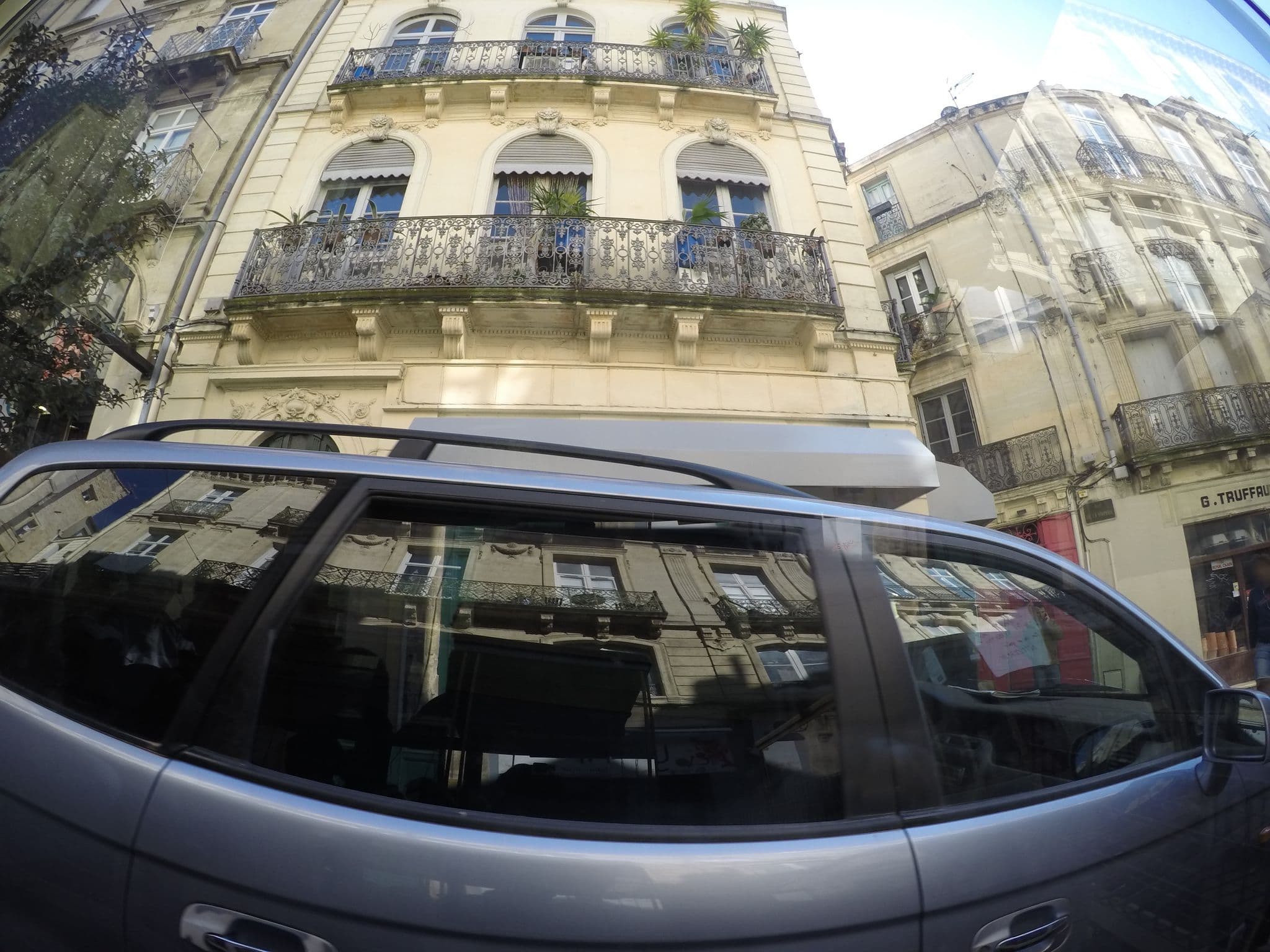Street view near Hôtel de Montcalm, Montpellier — © ccossio (CC BY-SA · Mapillary)
