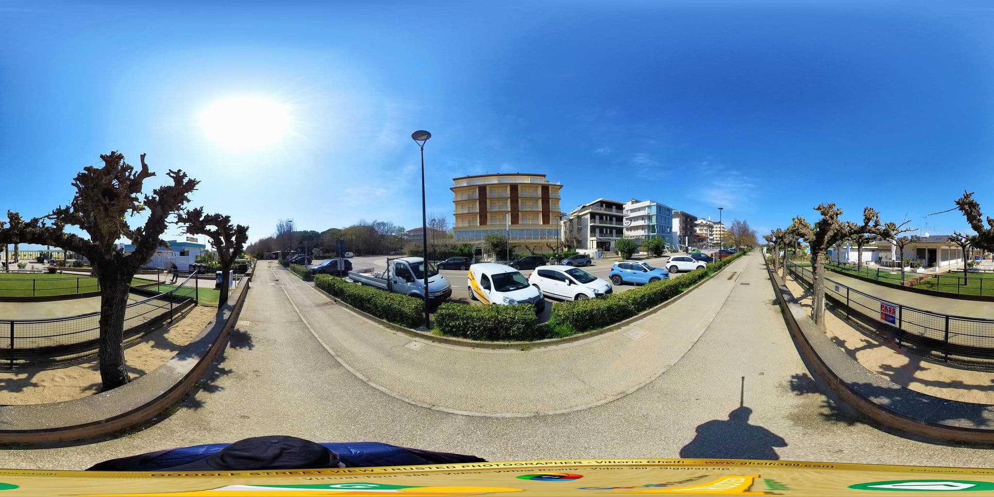 Street view near CerviaFrontemare Appartamenti, Pinarella — © Ghelfi360 (CC BY-SA · Mapillary)