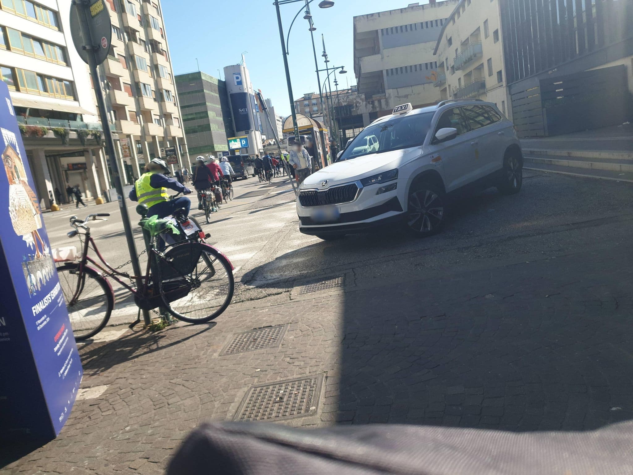 Street view near 威尼斯欧华, Mestre — © voschix (CC BY-SA · Mapillary)