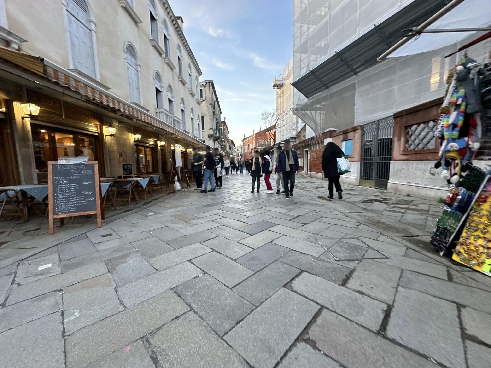 Street view near Invenice Bed And Breakfast, Venice — © quickness805 (CC BY-SA · Mapillary)