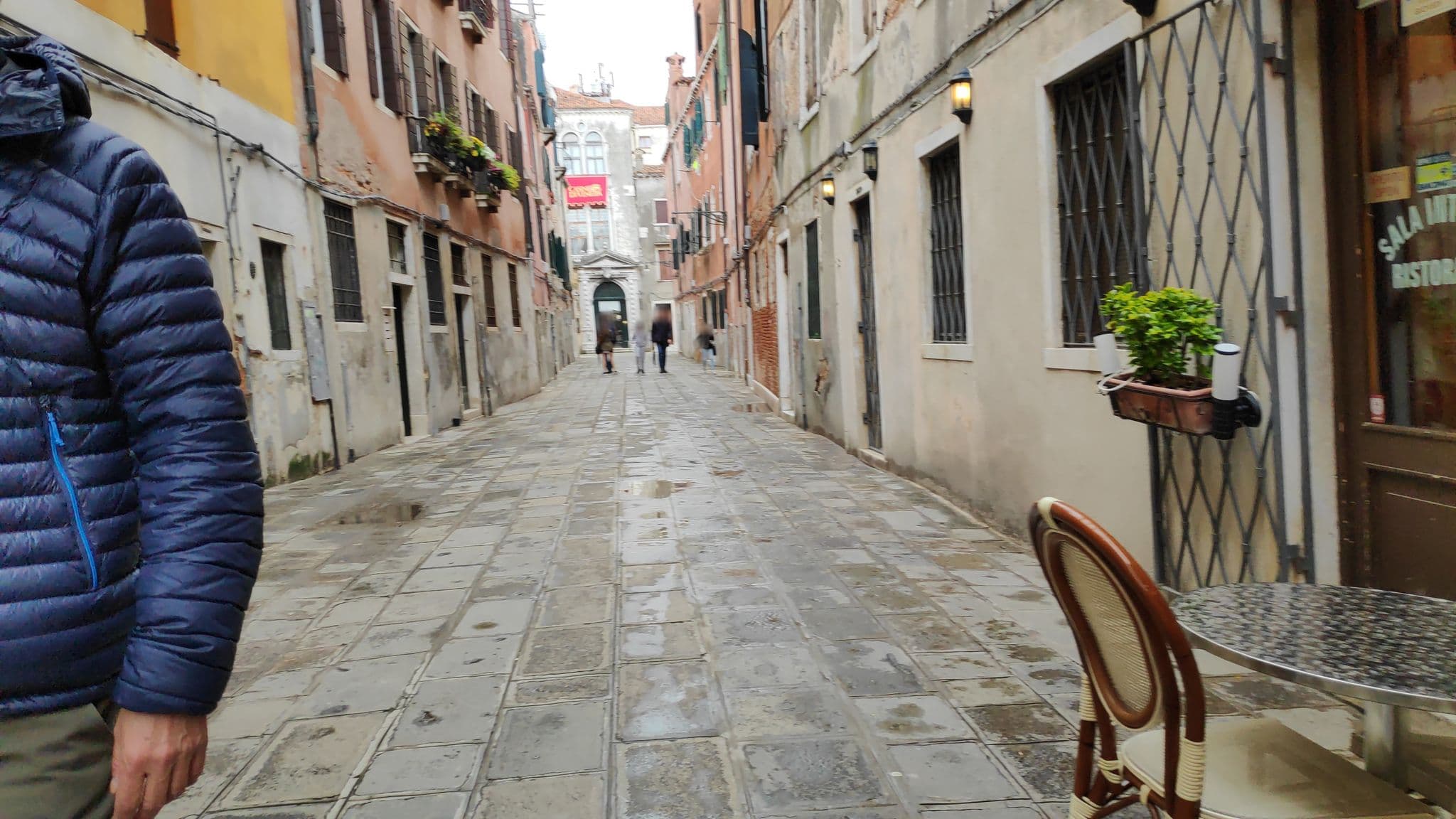 Street view near Angeles Inn, Venice — © marcuscalabresus (CC BY-SA · Mapillary)