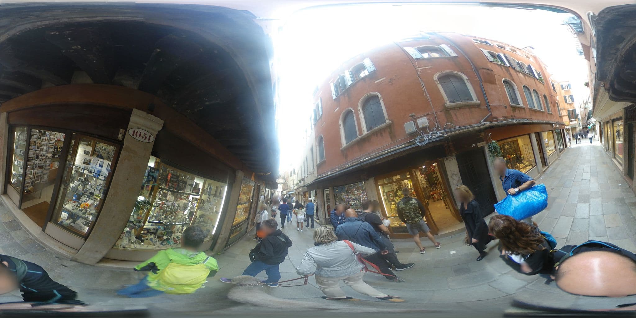 Street view near Ca'Delizia, Venice — © javiersanp (CC BY-SA · Mapillary)