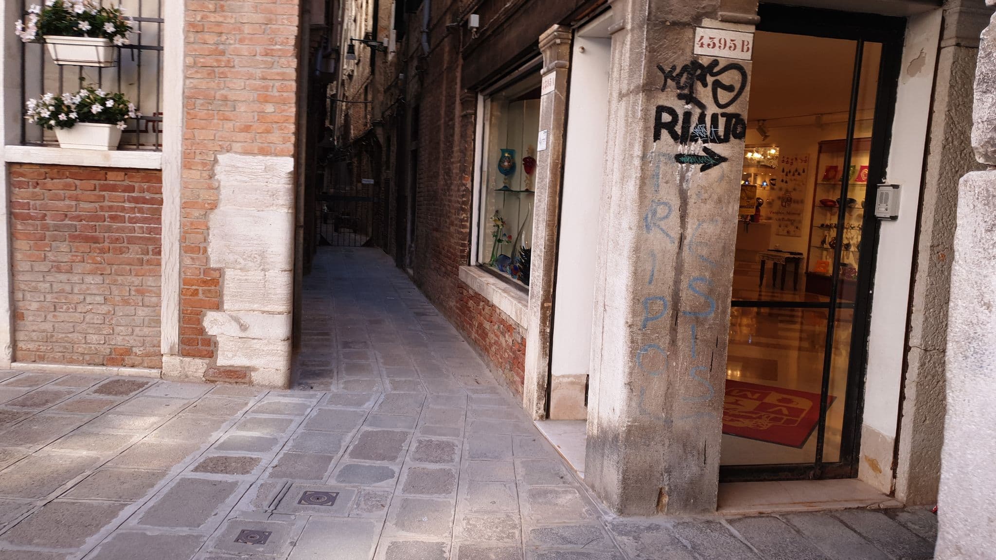 Street view near La Locandiera, Venice — © jopparn (CC BY-SA · Mapillary)