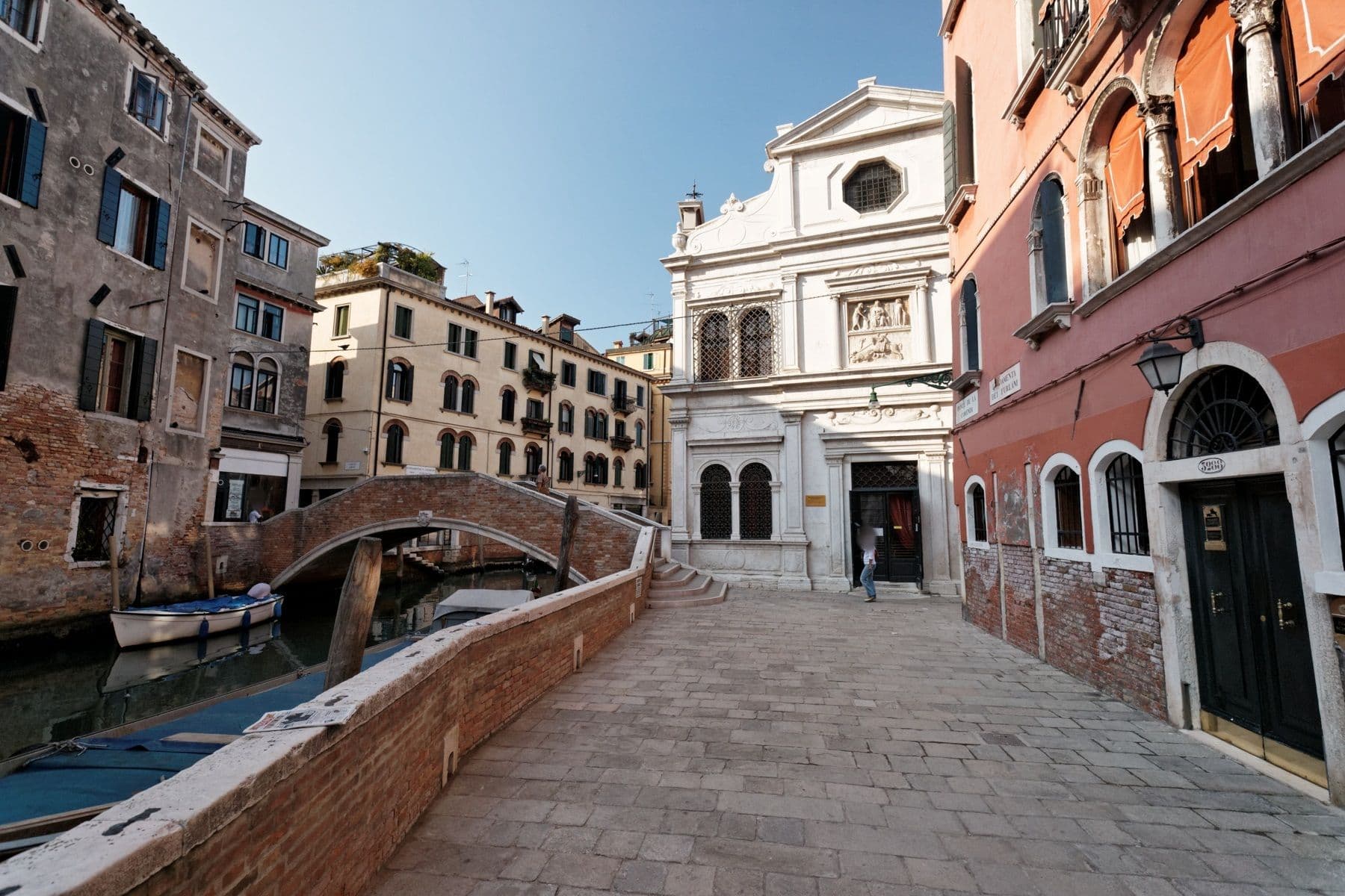 Street view near Palazzo Schiavoni, Venice — © txllxt (CC BY-SA · Mapillary)