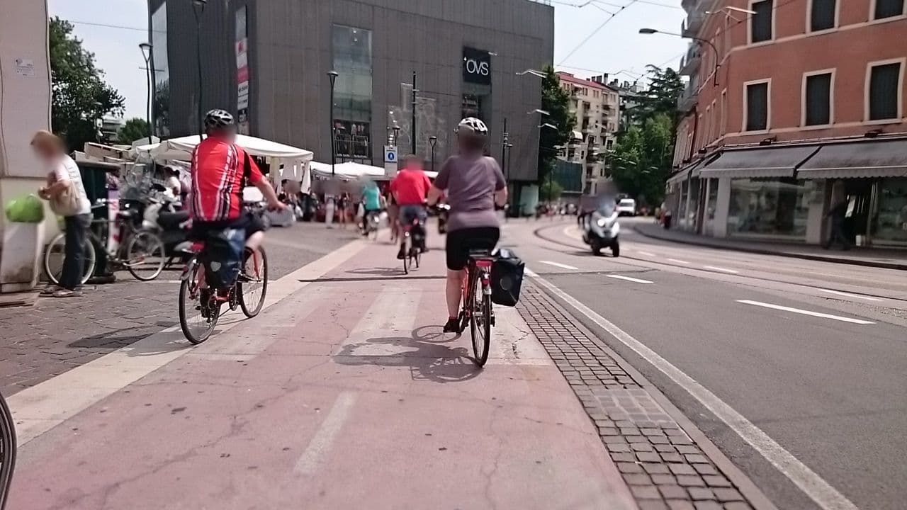 Street view near bangla guest house, Mestre — © voschix (CC BY-SA · Mapillary)