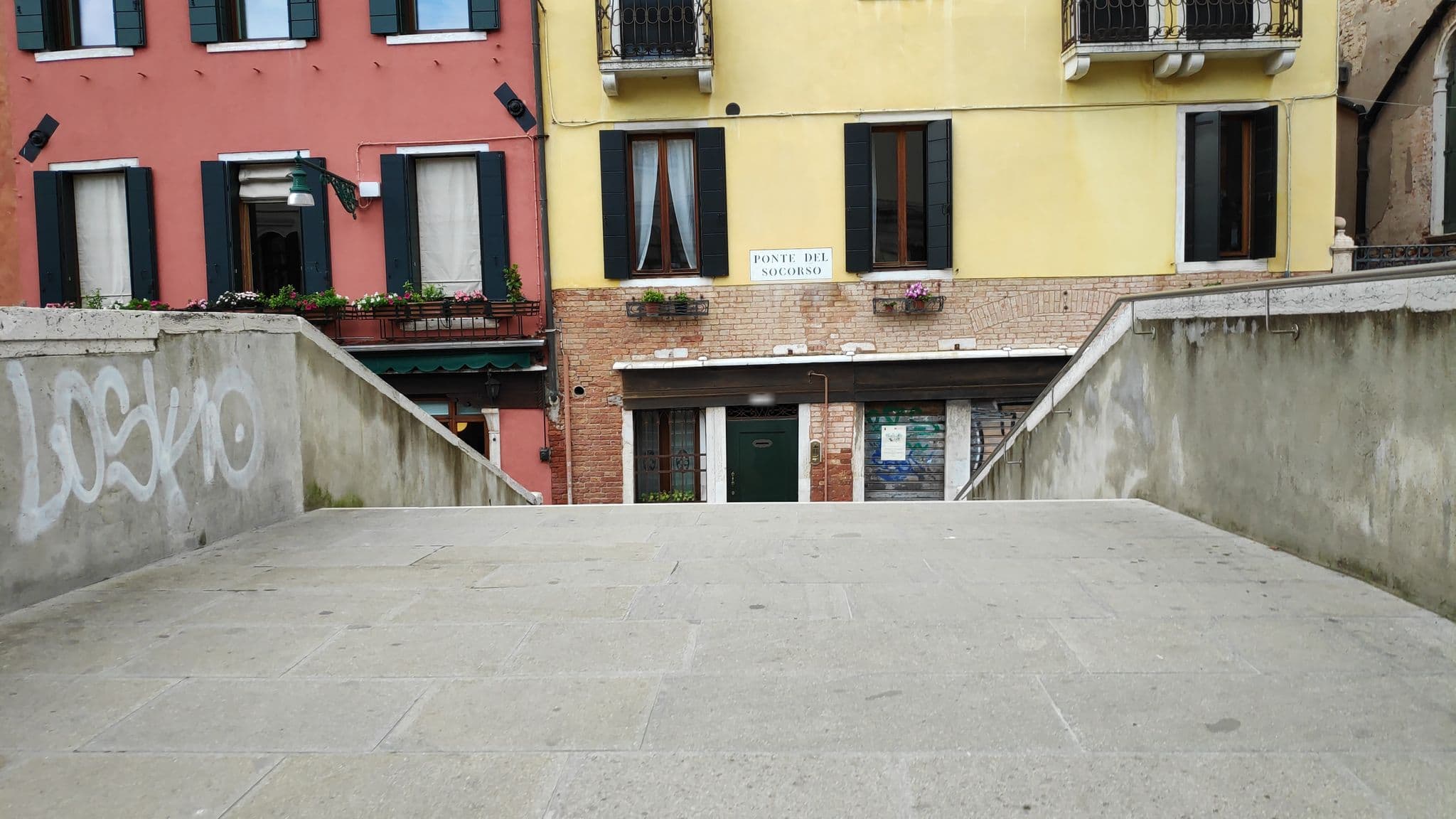 Street view near Convenrion Vodafone Mulino Stucky, Venice — © marcuscalabresus (CC BY-SA · Mapillary)