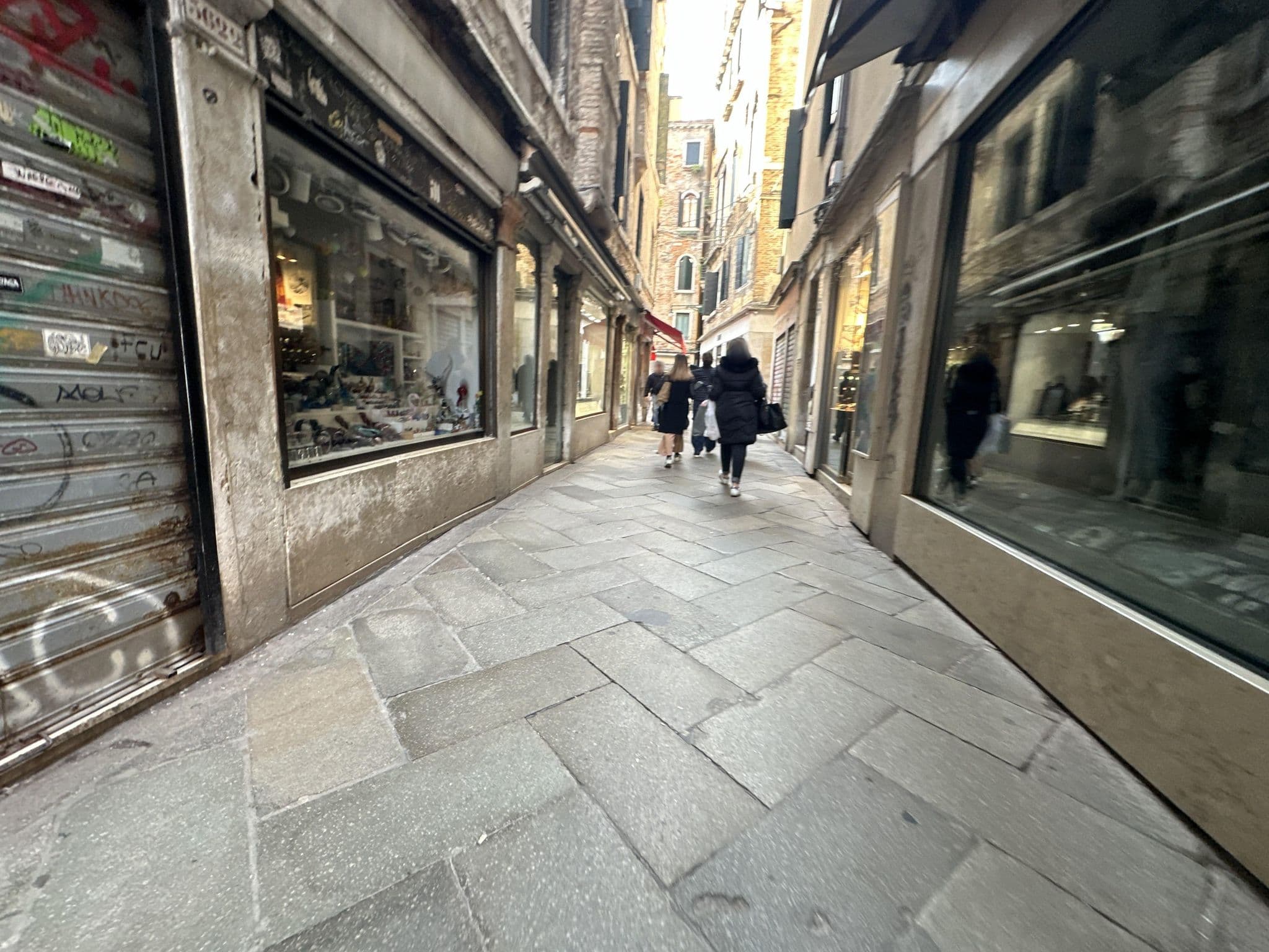 Street view near Hotel Sotoportego, Venice — © quickness805 (CC BY-SA · Mapillary)