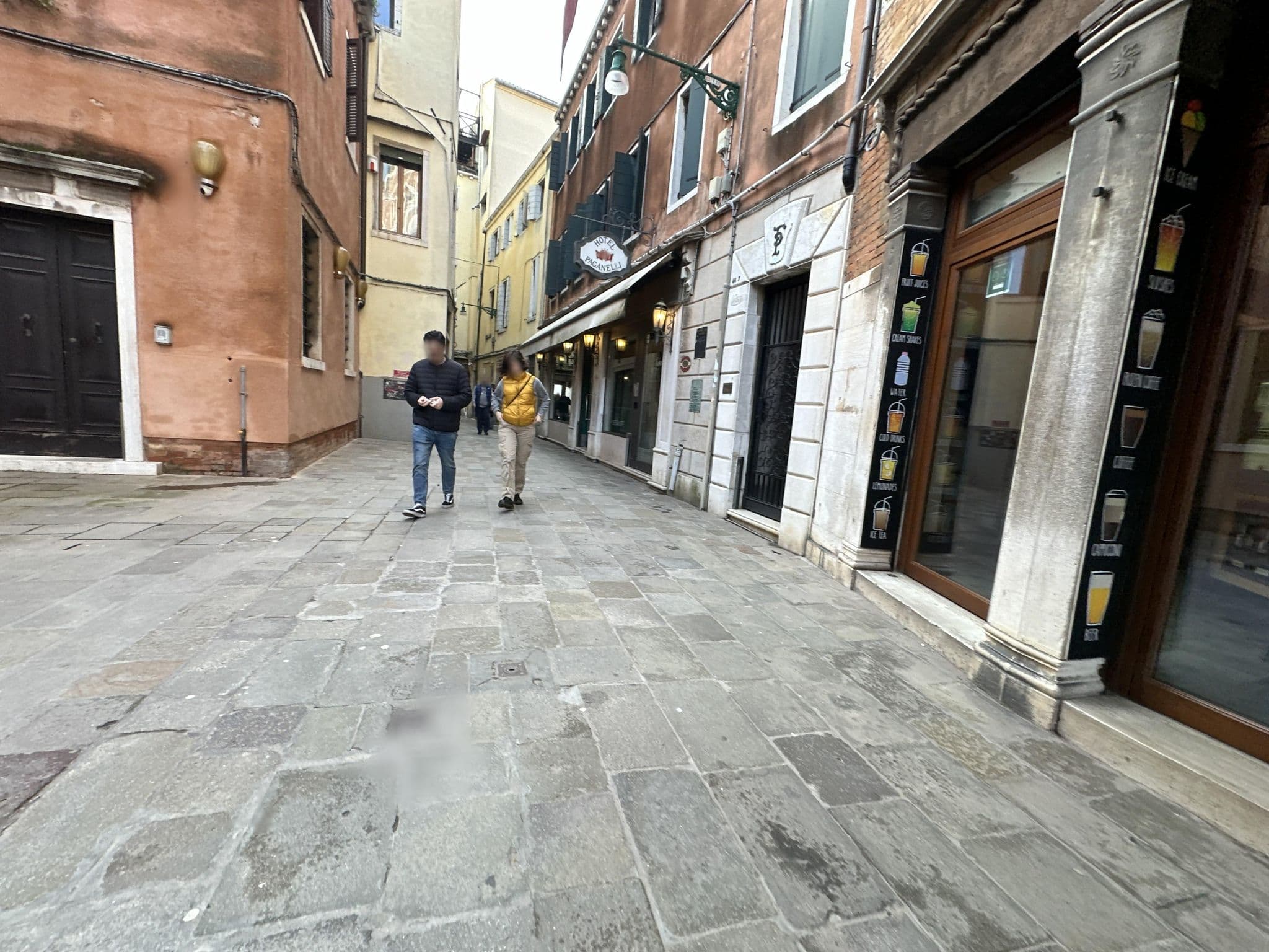 Street view near Metropolitan SPA, Venice — © quickness805 (CC BY-SA · Mapillary)