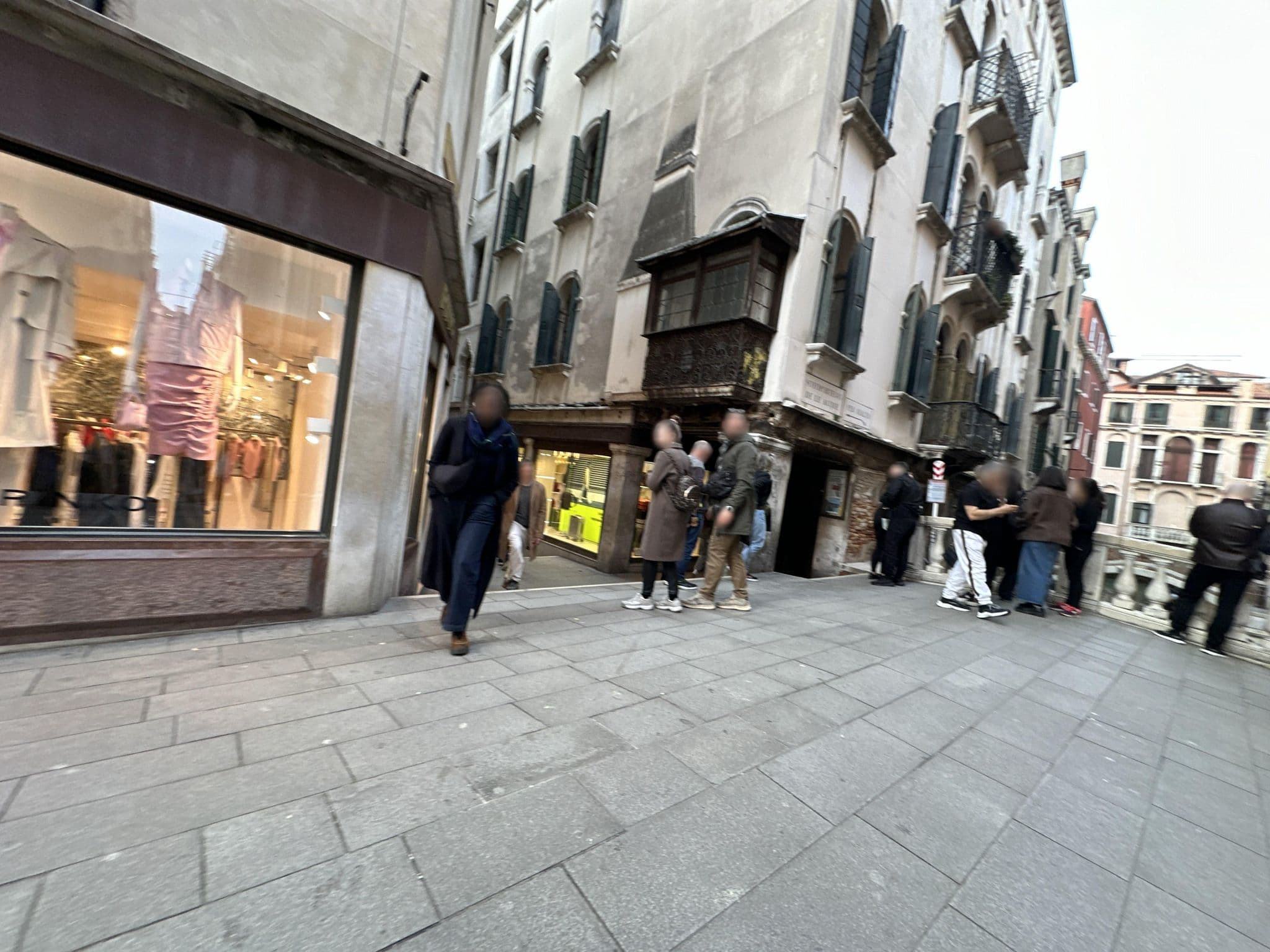 Street view near Venice Dream House, Venice — © quickness805 (CC BY-SA · Mapillary)