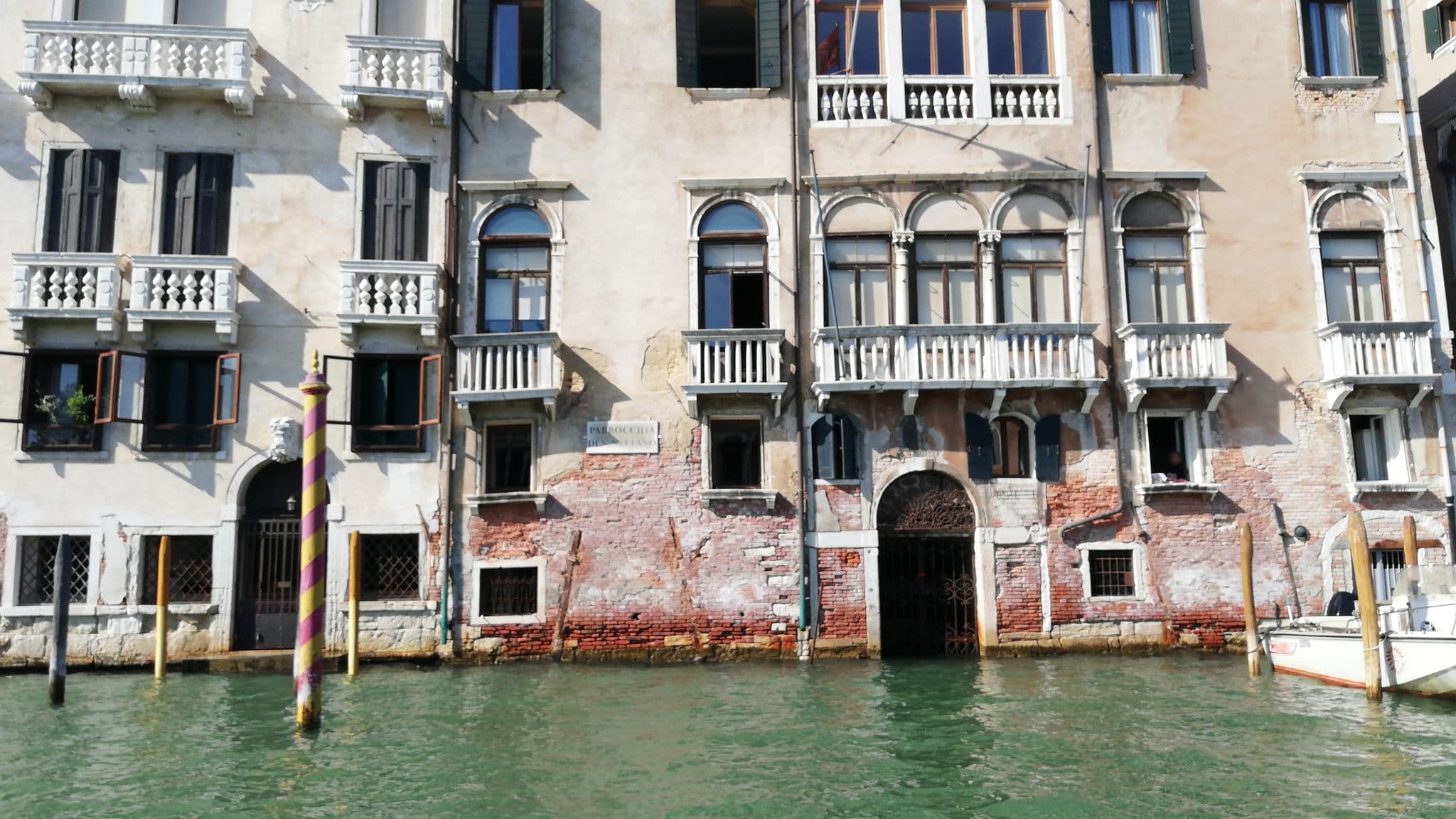 Street view near Benzon Apartments, Venice — © gzin (CC BY-SA · Mapillary)