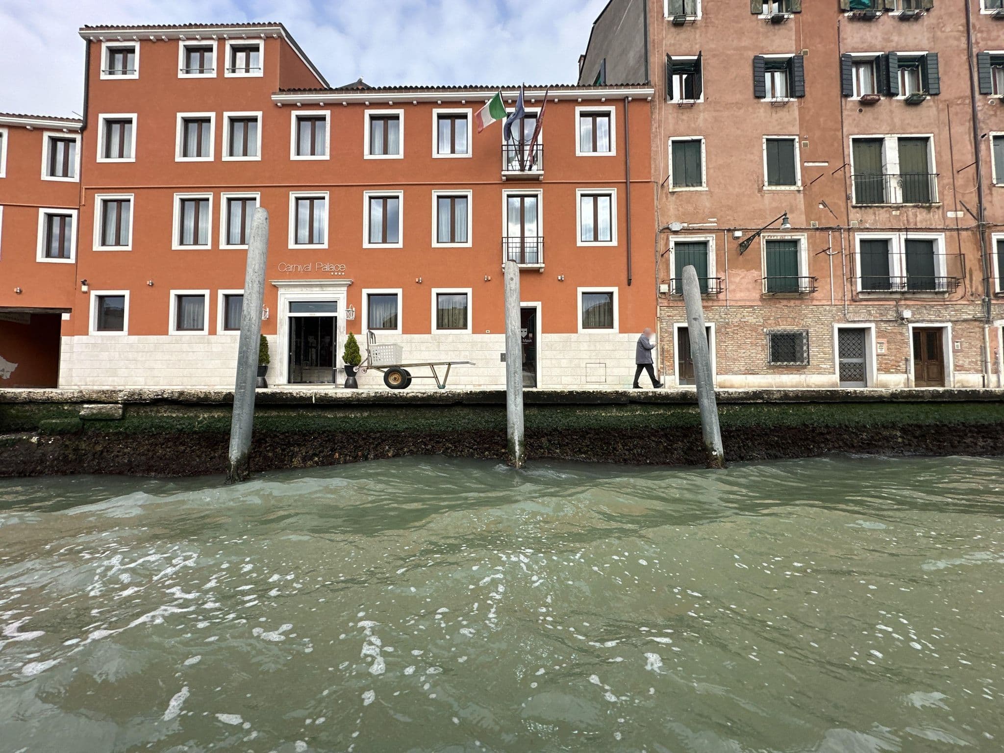 Street view near HotelTre Archi  Venice, Venice — © quickness805 (CC BY-SA · Mapillary)