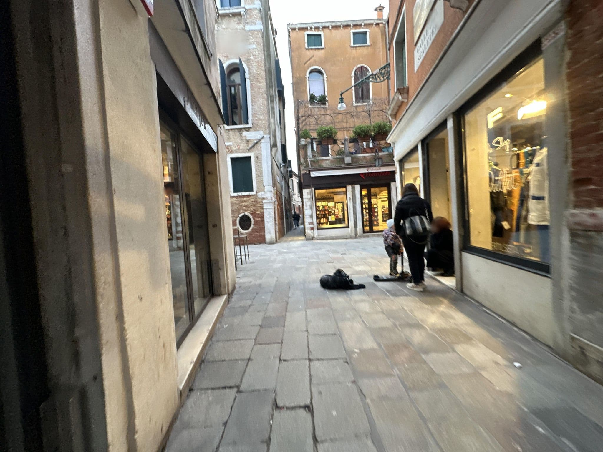 Street view near B&B Beroni a Venezia, Venice — © quickness805 (CC BY-SA · Mapillary)