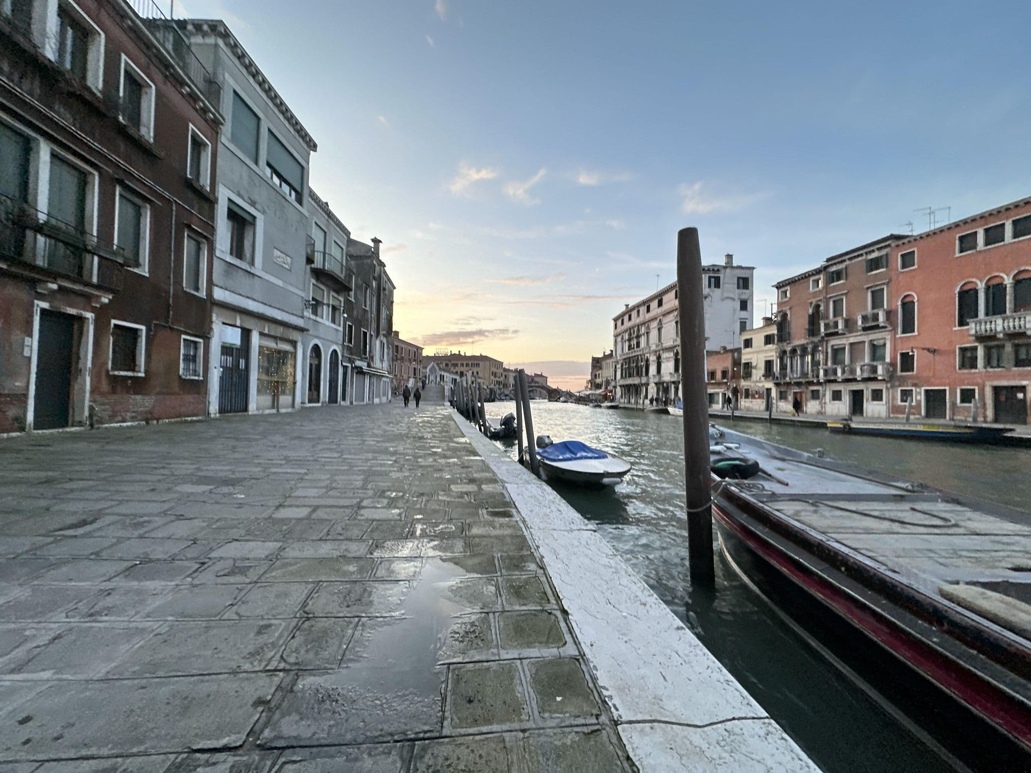 Street view near Cà degli Archi, Venice — © quickness805 (CC BY-SA · Mapillary)