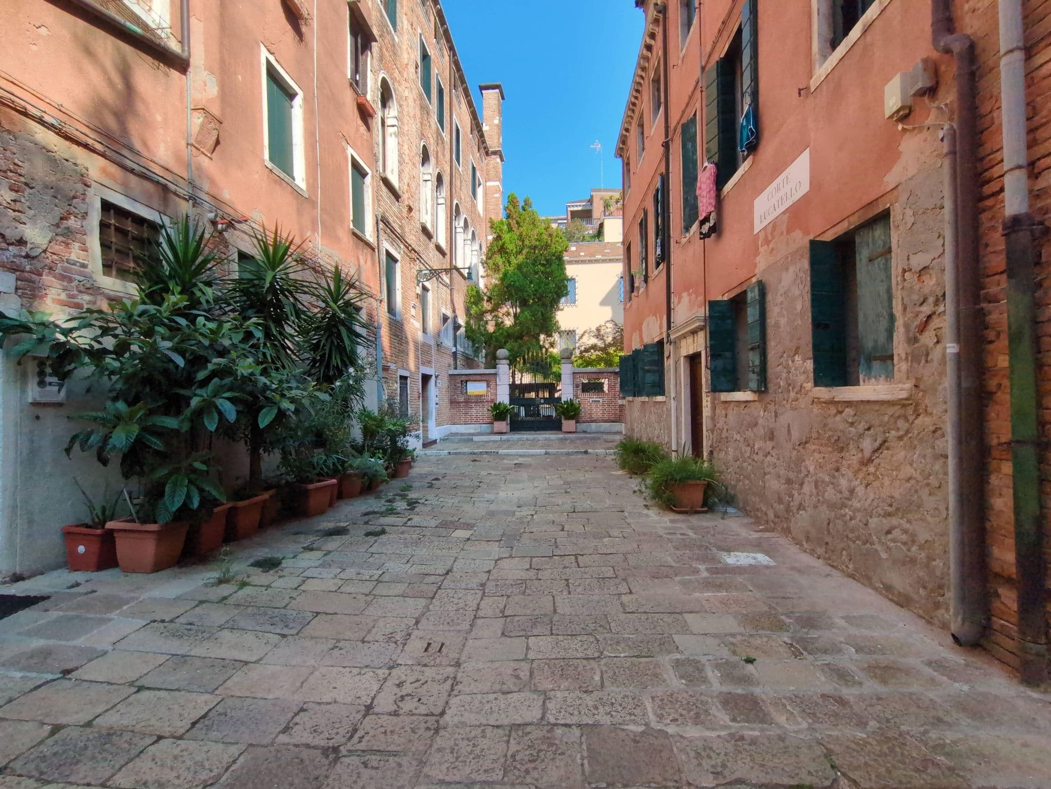Street view near Locanda Antico Fiore, Venice — © jacopofar (CC BY-SA · Mapillary)