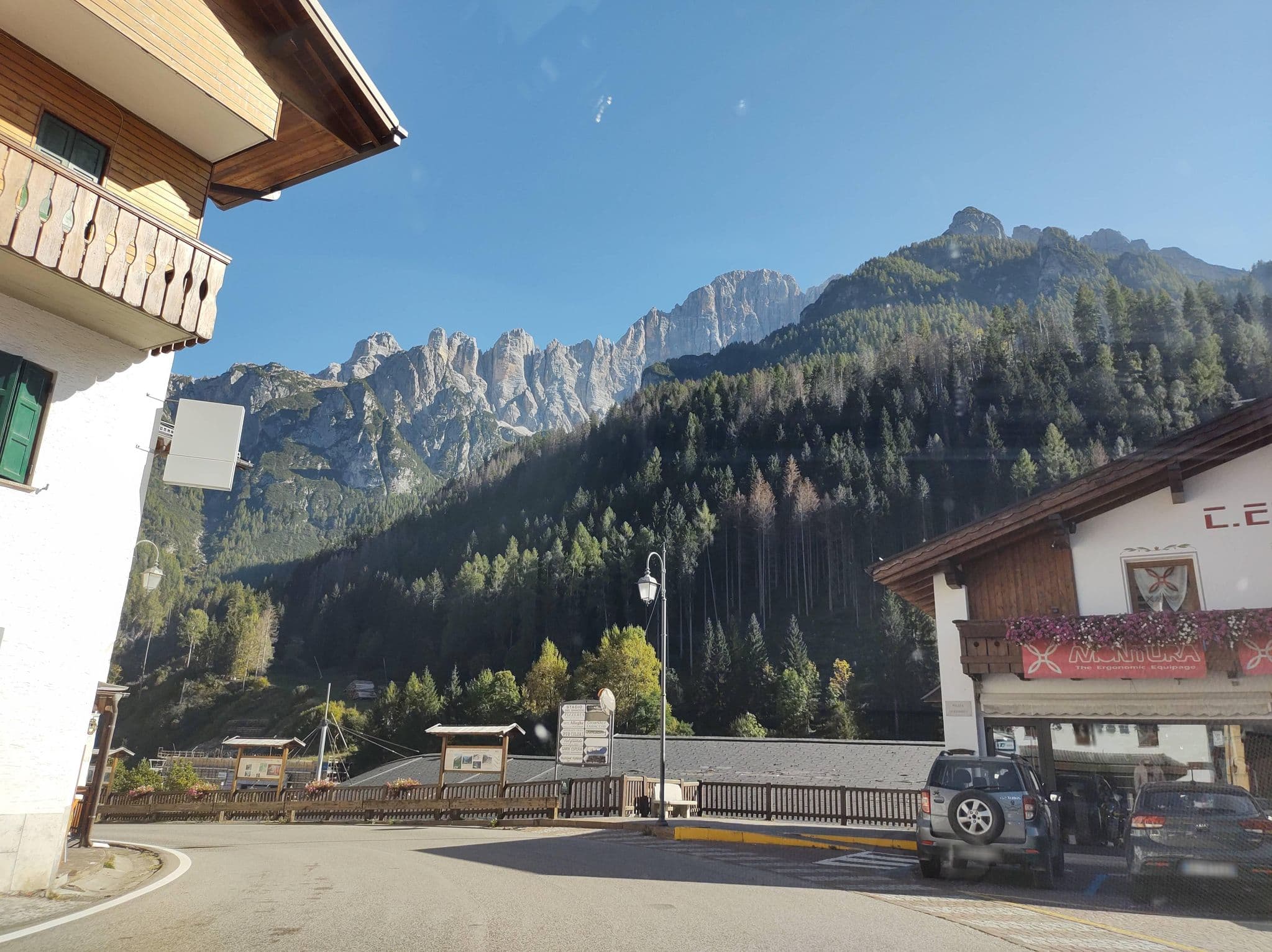 Street view near Hotel Alleghe SNC di Rudatis Silvano e C., Cencenighe Agordino — © thetornado76 (CC BY-SA · Mapillary)