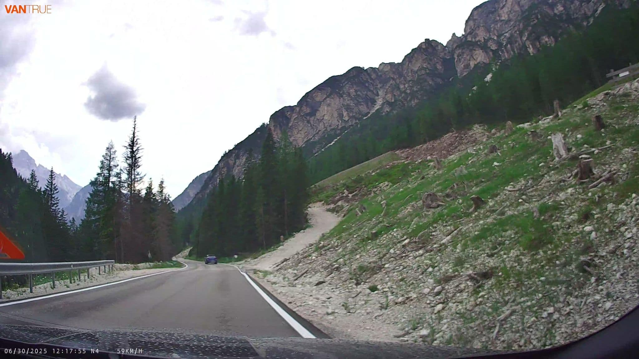 Street view near Gramd Hotel Misurina, Cortina d'Ampezzo — © fcignat (CC BY-SA · Mapillary)