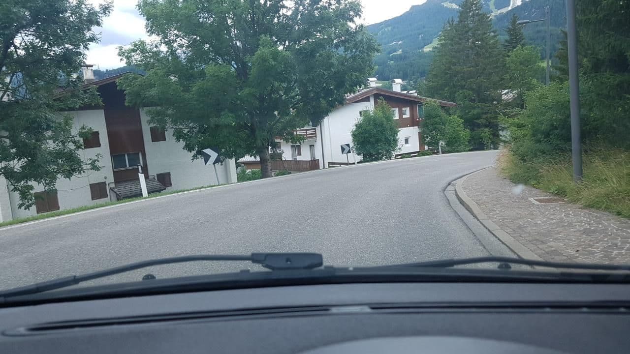 Street view near Casa Marmorata, Cortina d'Ampezzo — © mik007 (CC BY-SA · Mapillary)