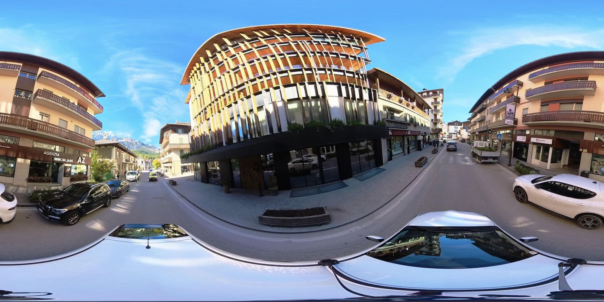 Street view near Hotel de Len, Cortina d'Ampezzo — © osmplus_org (CC BY-SA · Mapillary)
