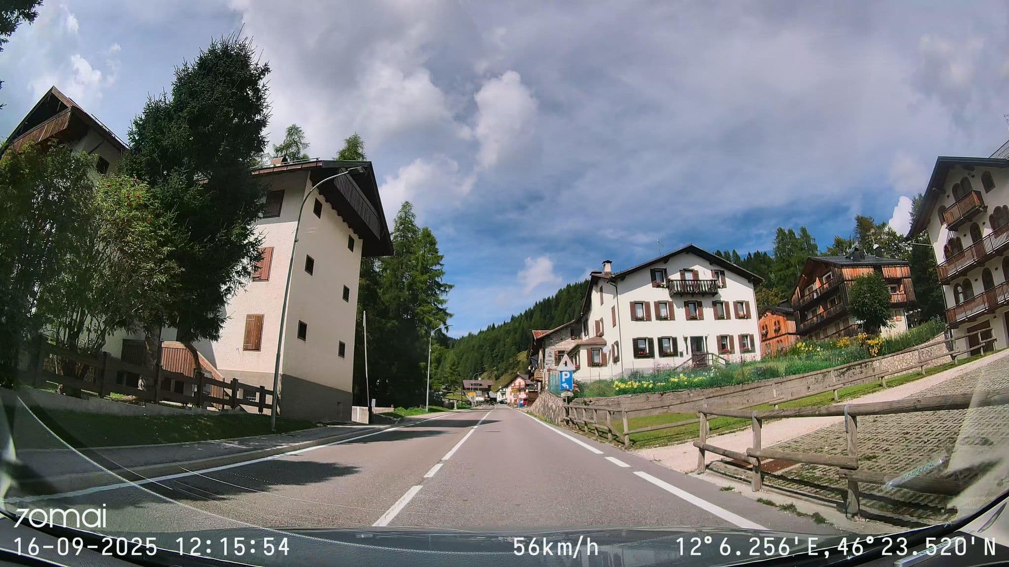 Street view near Hotel Valgranda Zoldo, Forno di Zoldo — © doriel (CC BY-SA · Mapillary)