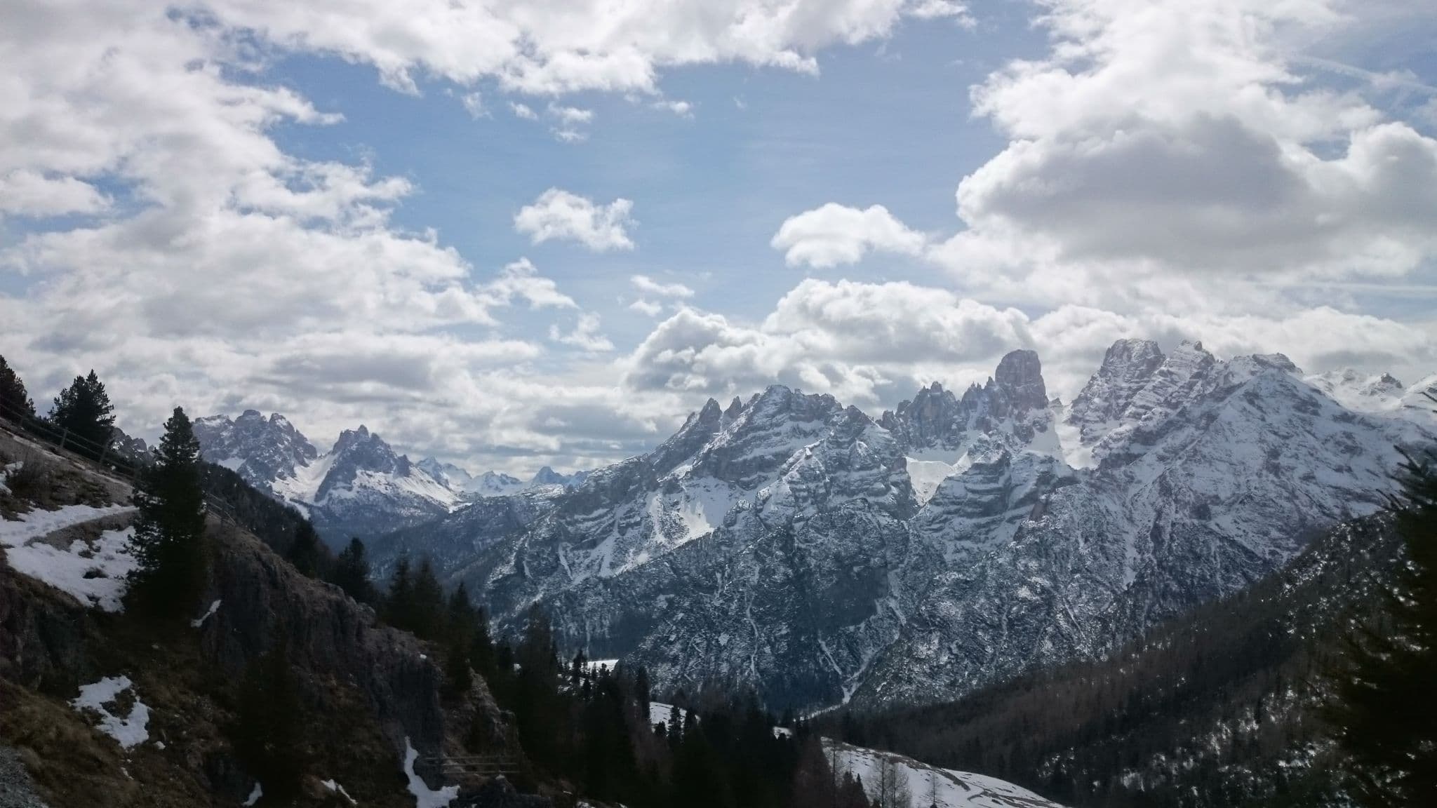 Street view near Dürrensteinhütte / Rif. Vallandro, Dobbiaco — © msdess (CC BY-SA · Mapillary)