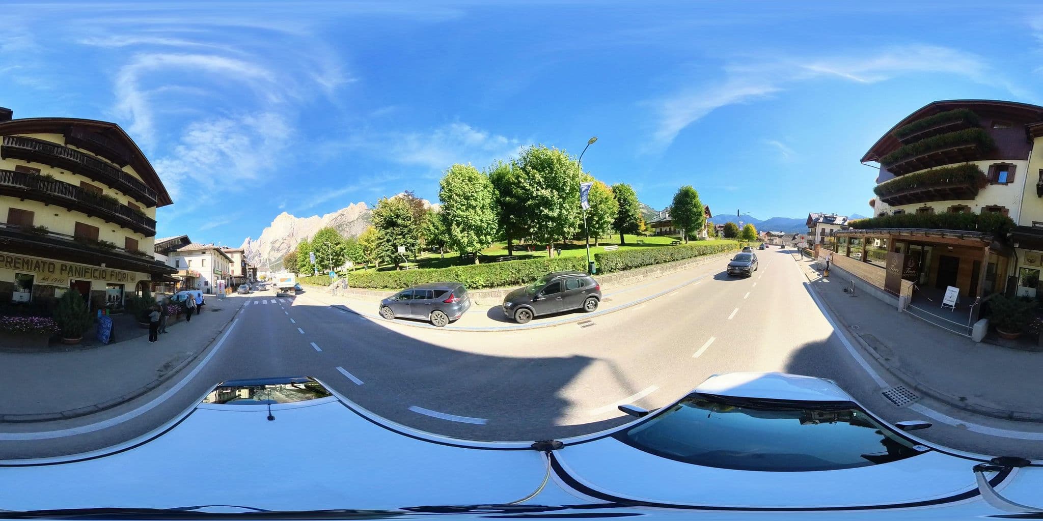 Street view near Fiori Dolomiti Experience Hotel, Cortina d'Ampezzo — © osmplus_org (CC BY-SA · Mapillary)