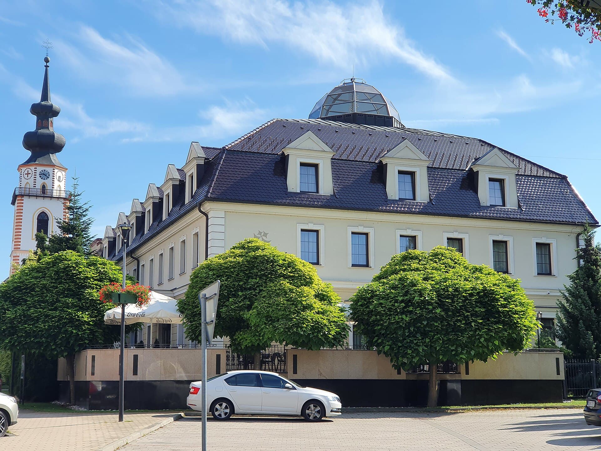Hotel Štefánik (via Wikimedia Commons, CC BY-SA 4.0)