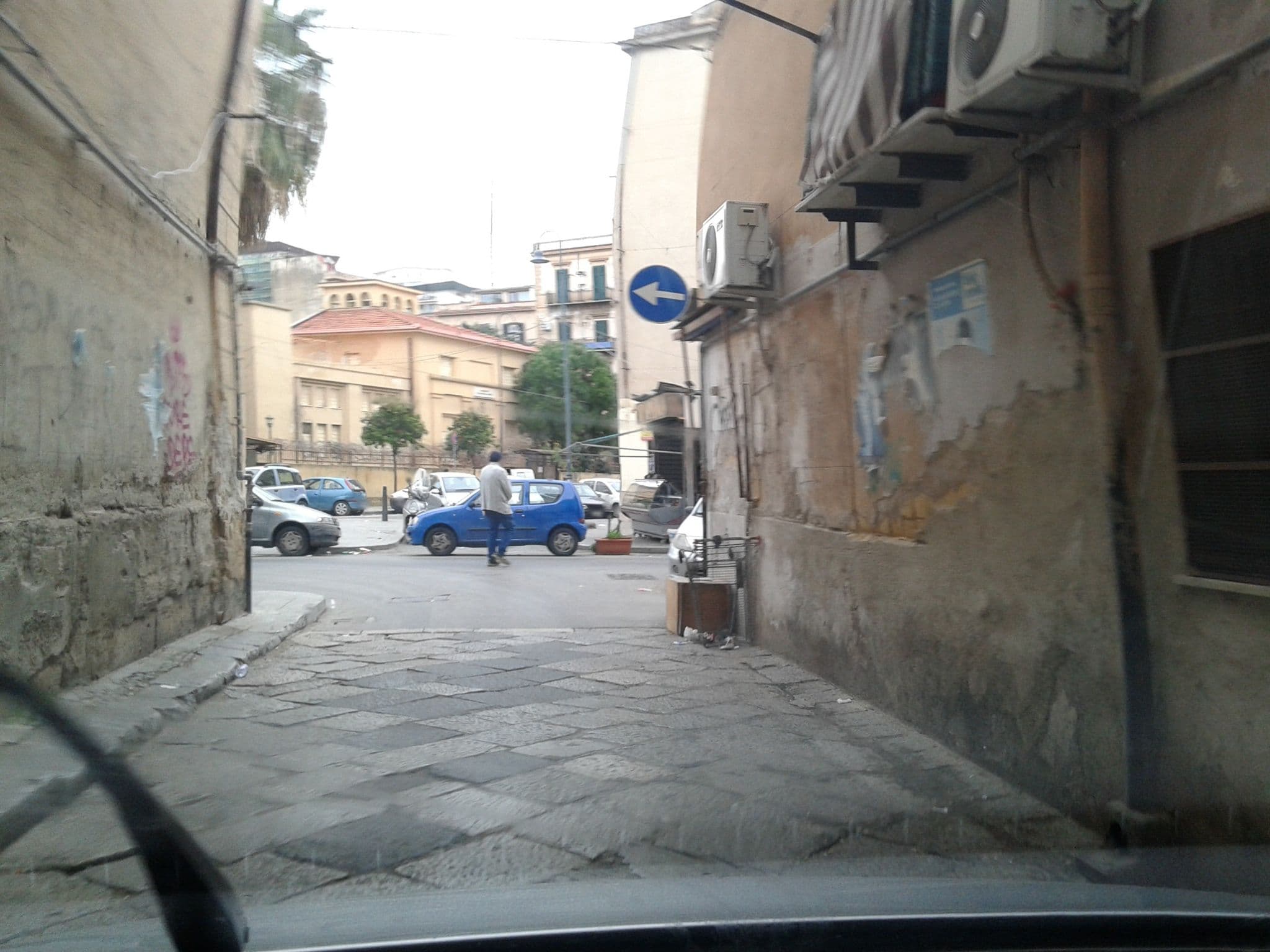 Street view near Alle Terrazze del Borgo Vecchio, Palermo — © robertoinze (CC BY-SA · Mapillary)