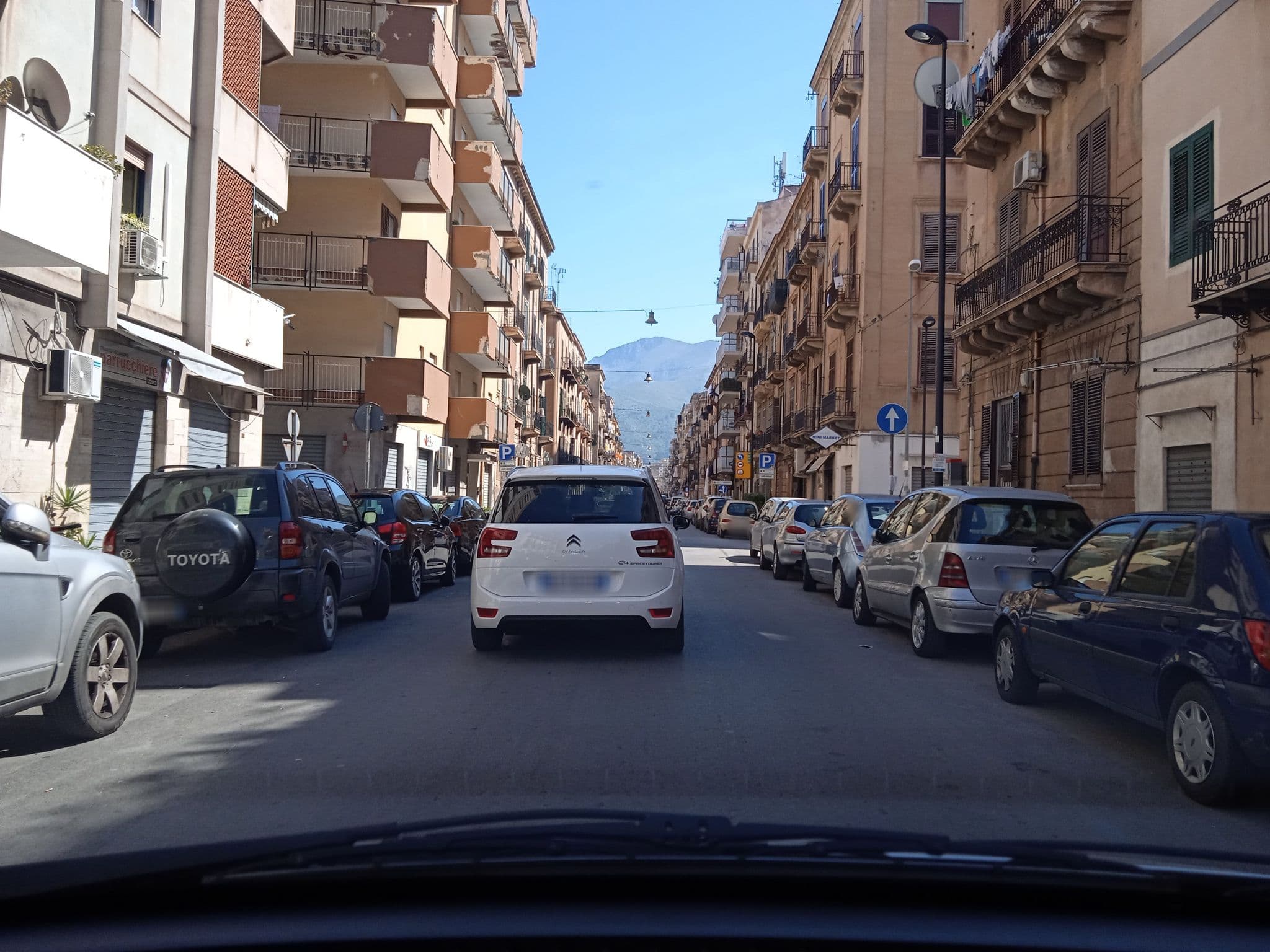 Street view near La Casa dei Colori, Palermo — © p8fy9y9fs (CC BY-SA · Mapillary)