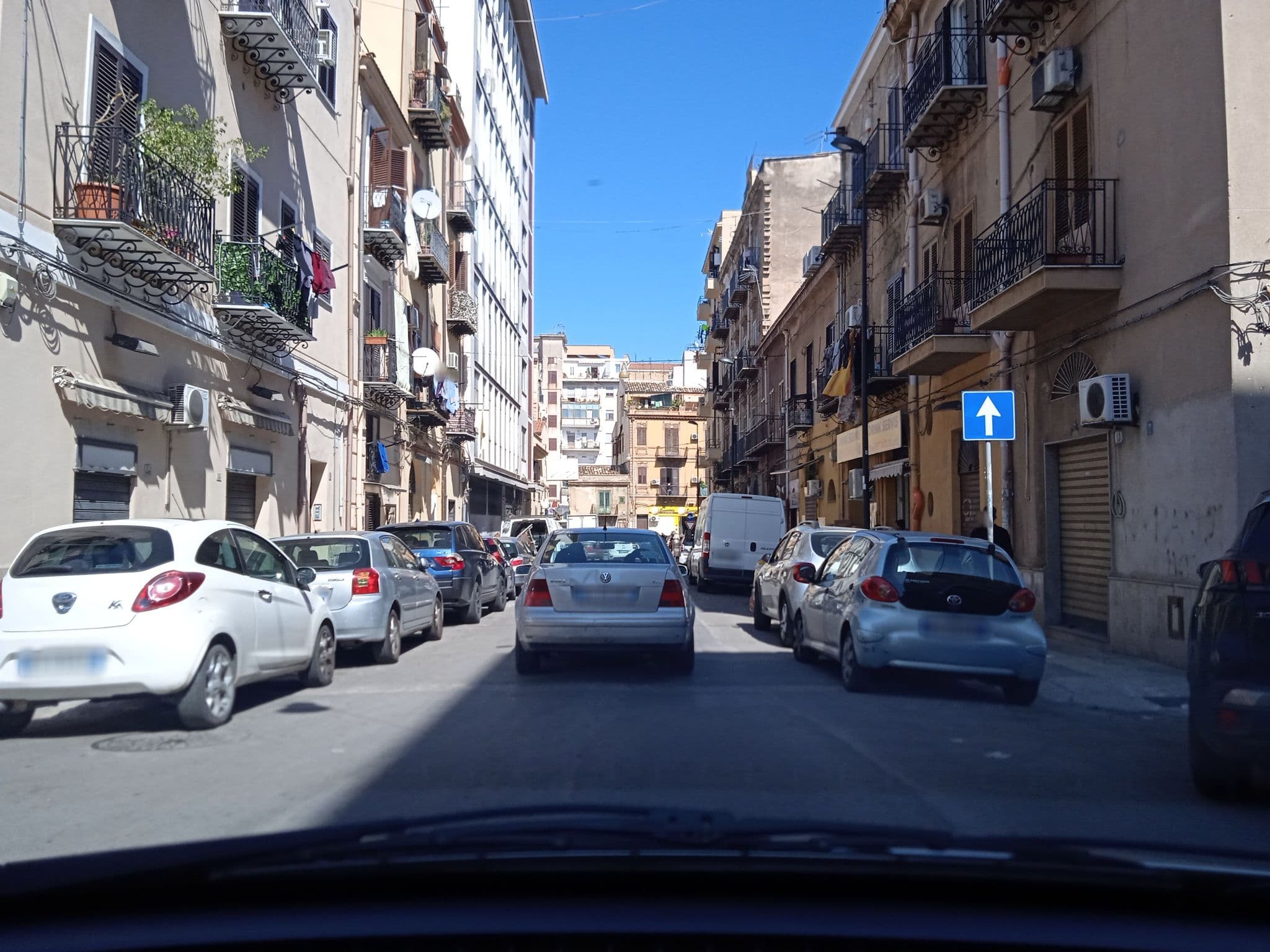 Street view near Le Scale Apartment, Palermo — © p8fy9y9fs (CC BY-SA · Mapillary)