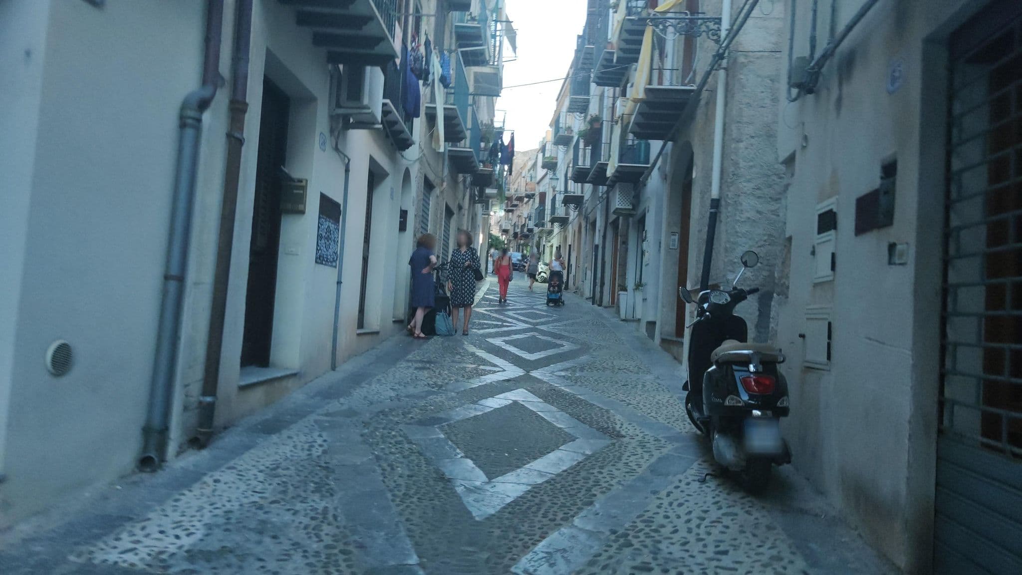 Street view near Carbonari Holiday House, Cefalù — © mrey (CC BY-SA · Mapillary)