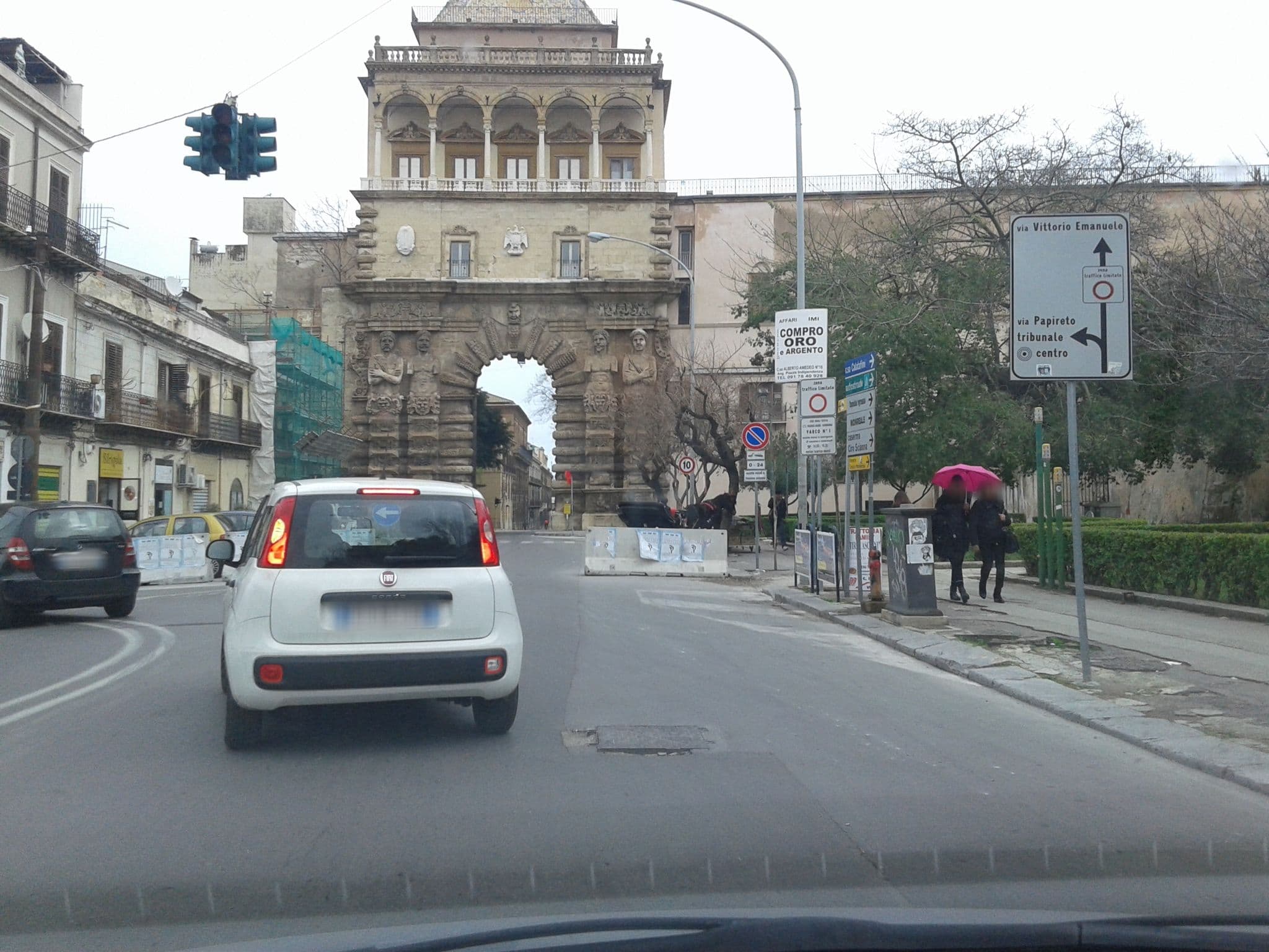 Street view near La Piccola Formica Charme Rooms, Palermo — © robertoinze (CC BY-SA · Mapillary)