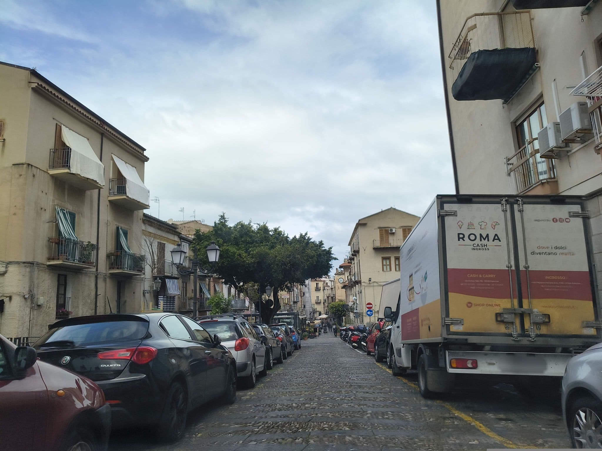 Street view near Bohémien Bed & Breakfast Cefalu, Cefalù — © kk4269302 (CC BY-SA · Mapillary)