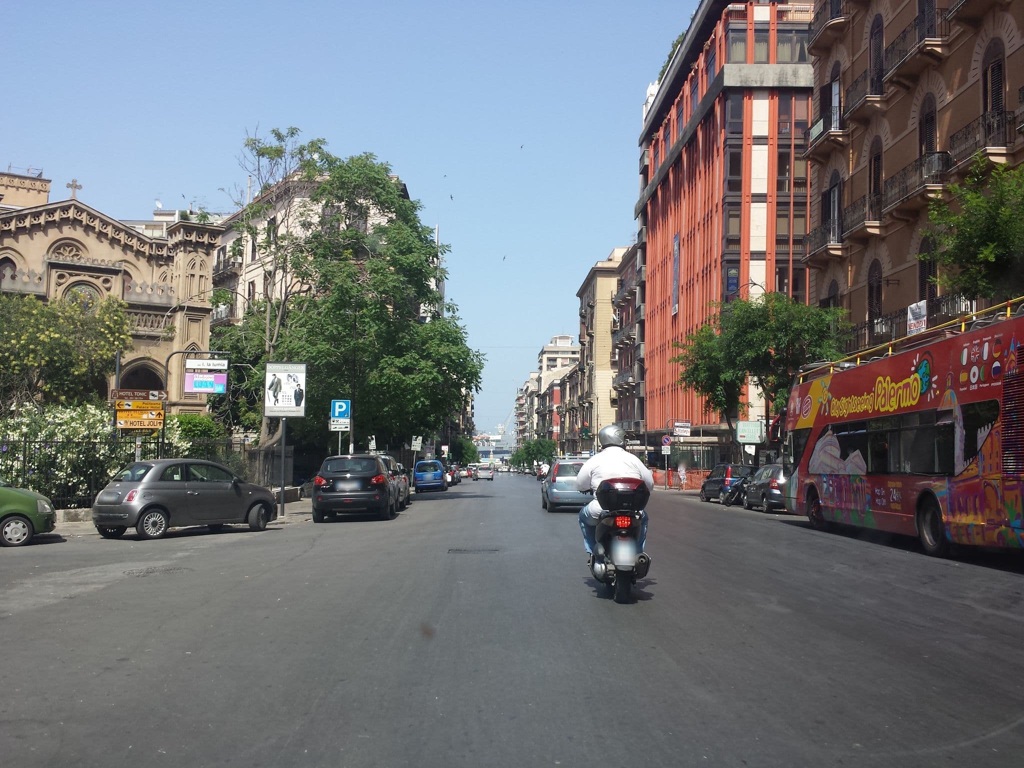 Street view near Apartment Casa Al Politeama, Palermo — © aborruso (CC BY-SA · Mapillary)