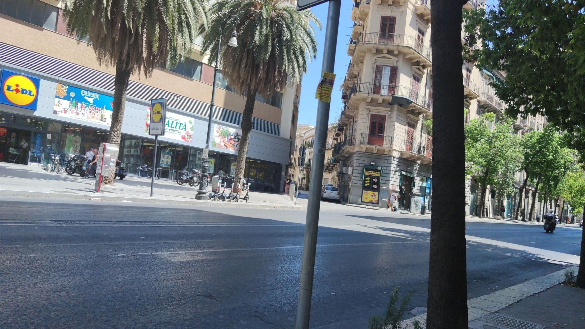 Street view near B&B Parnormus, Palermo — © mrey (CC BY-SA · Mapillary)