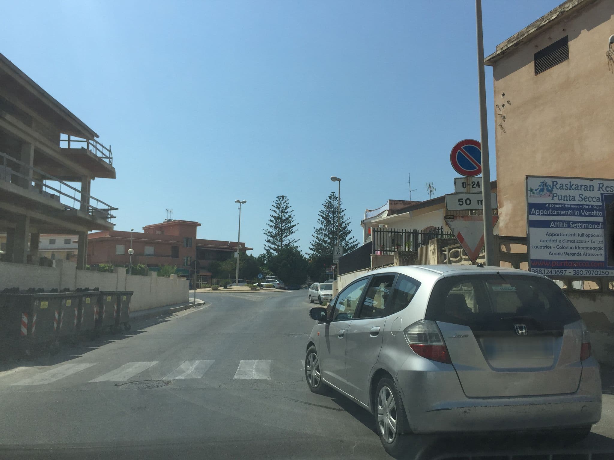 Street view near Kaukana Inn, Santa Croce Camerina — © nisselson (CC BY-SA · Mapillary)