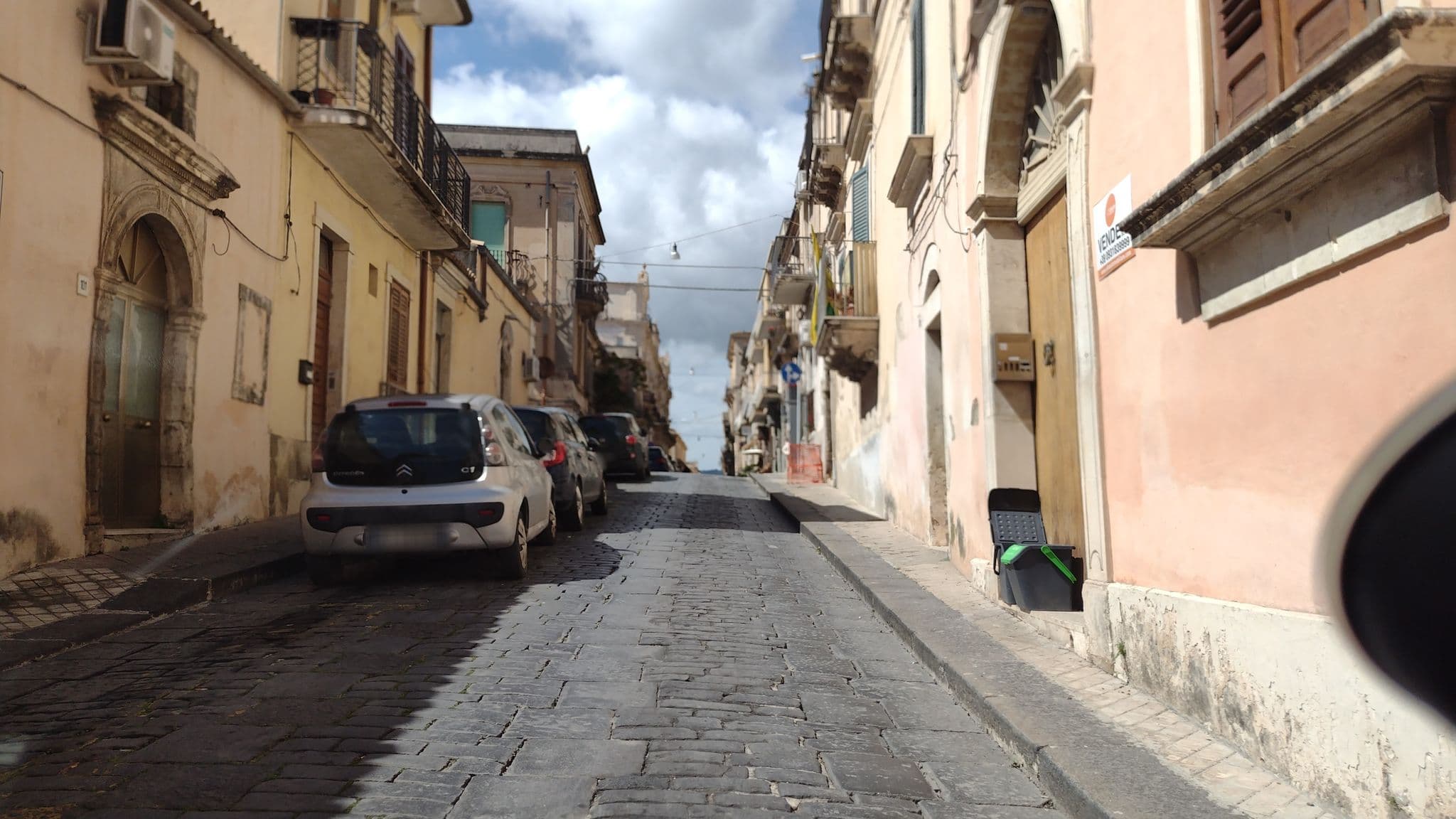 Street view near Dedalo, Noto — © notobiene (CC BY-SA · Mapillary)