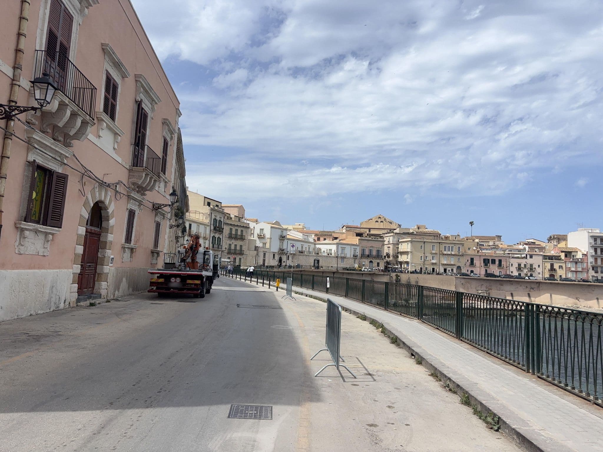 Street view near Residenza Levante, Siracusa — © robot8a (CC BY-SA · Mapillary)