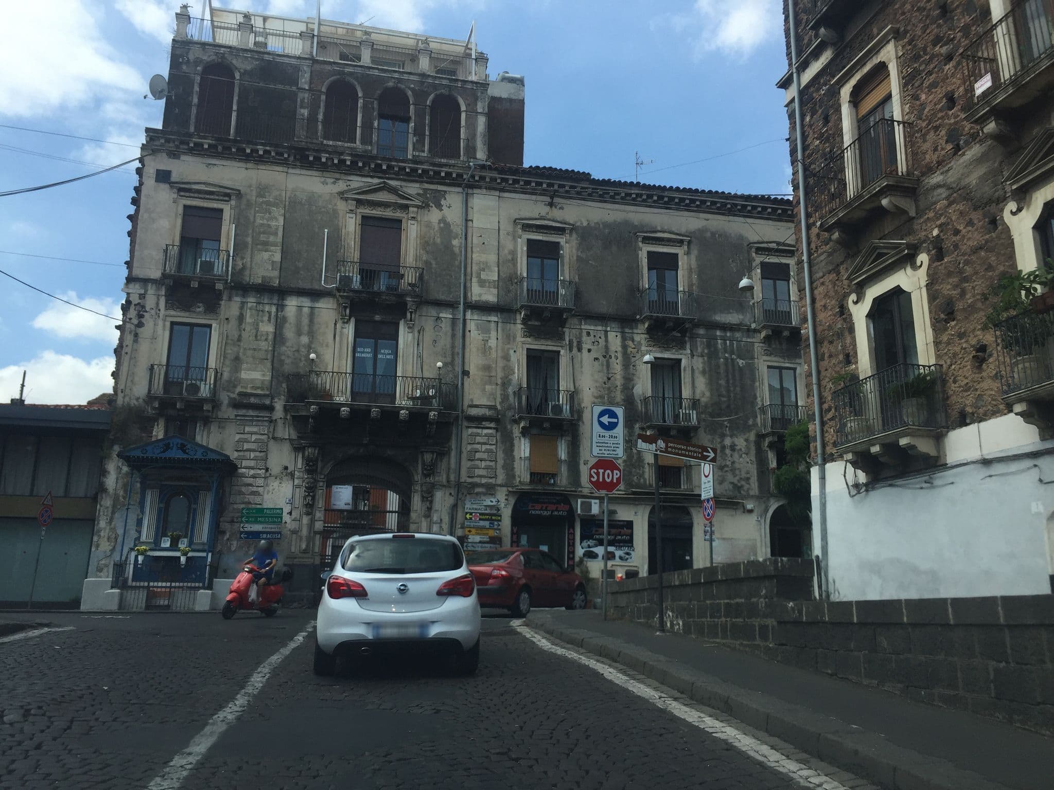 Street view near B&B Acqua Dell'Arte, Catania — © nisselson (CC BY-SA · Mapillary)
