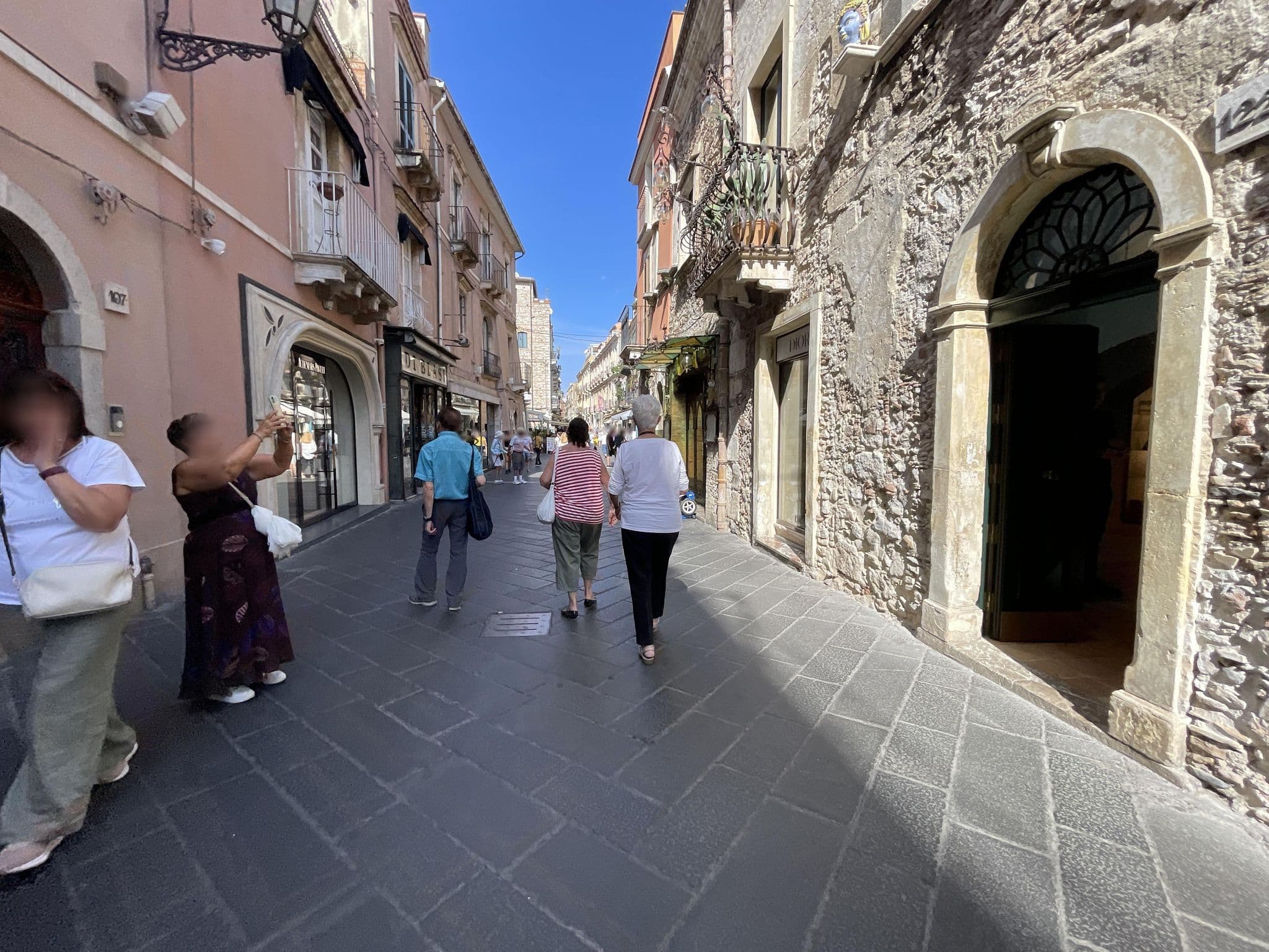 Street view near A’Coffa, Taormina — © asturksever (CC BY-SA · Mapillary)