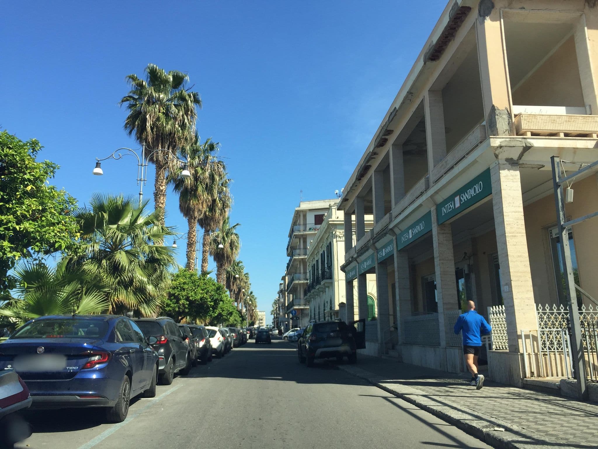 Street view near Hotel Lido, Reggio Calabria — © igorzo (CC BY-SA · Mapillary)